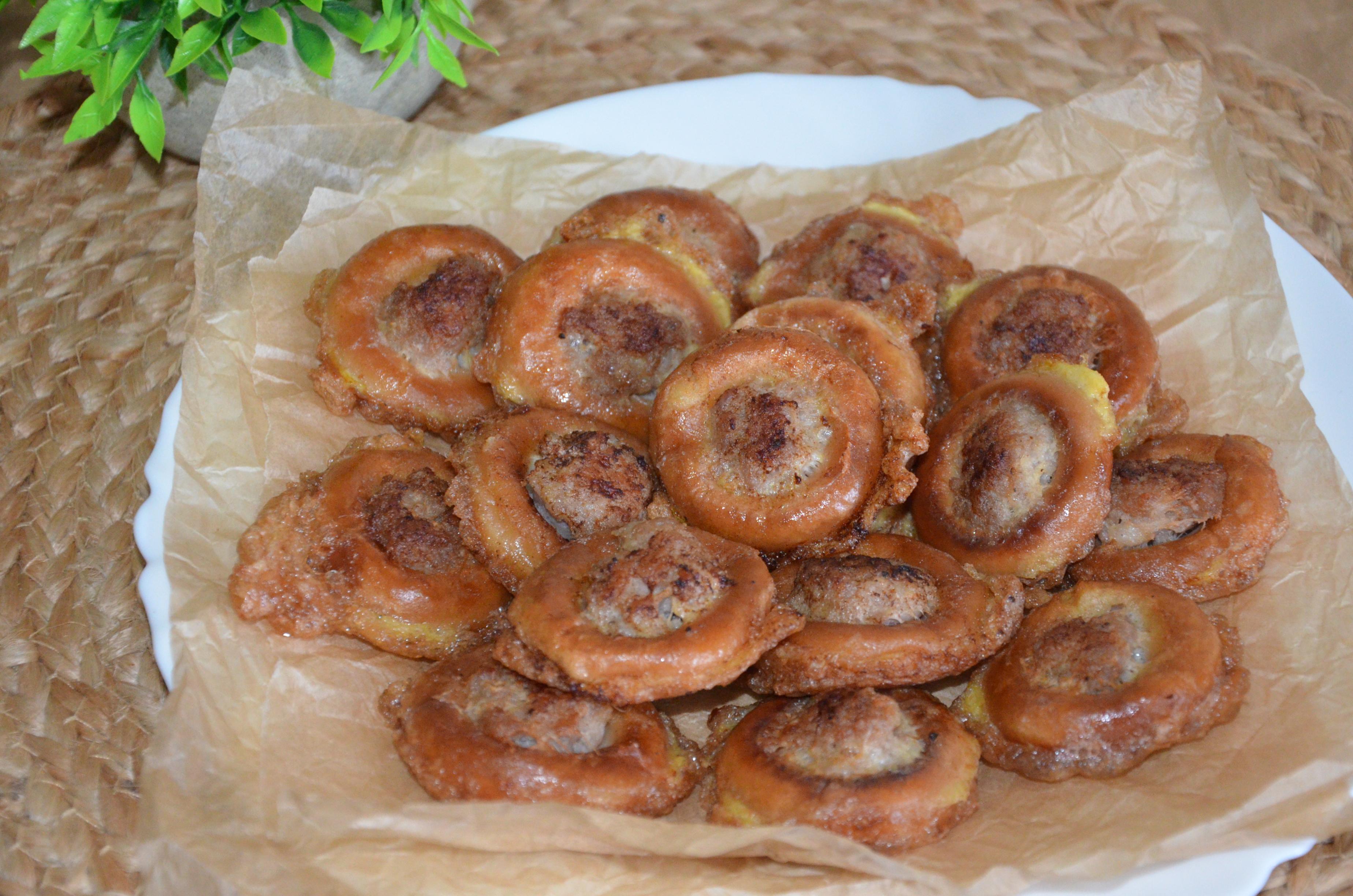 Смажені бублики з фаршем