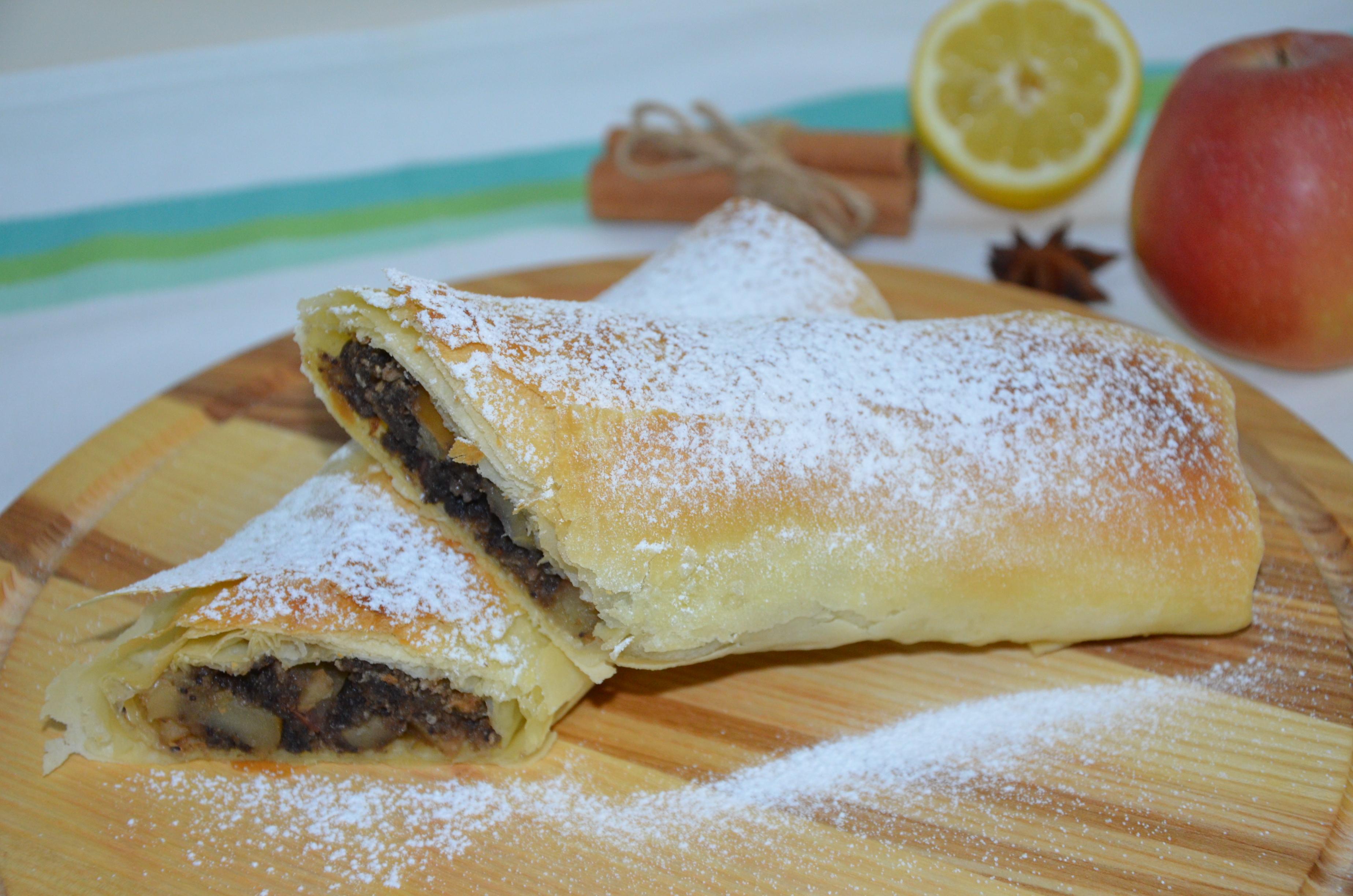 Штрудель з яблуками і маком