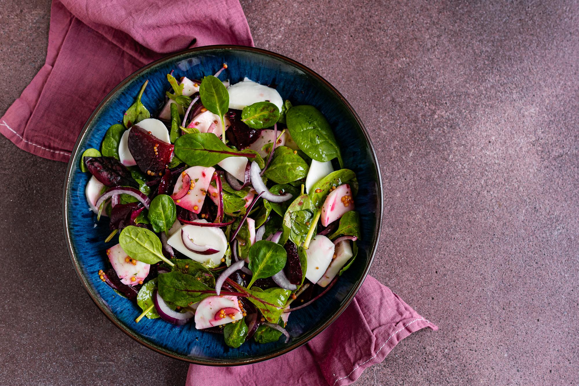 Салат з моцарели з буряком