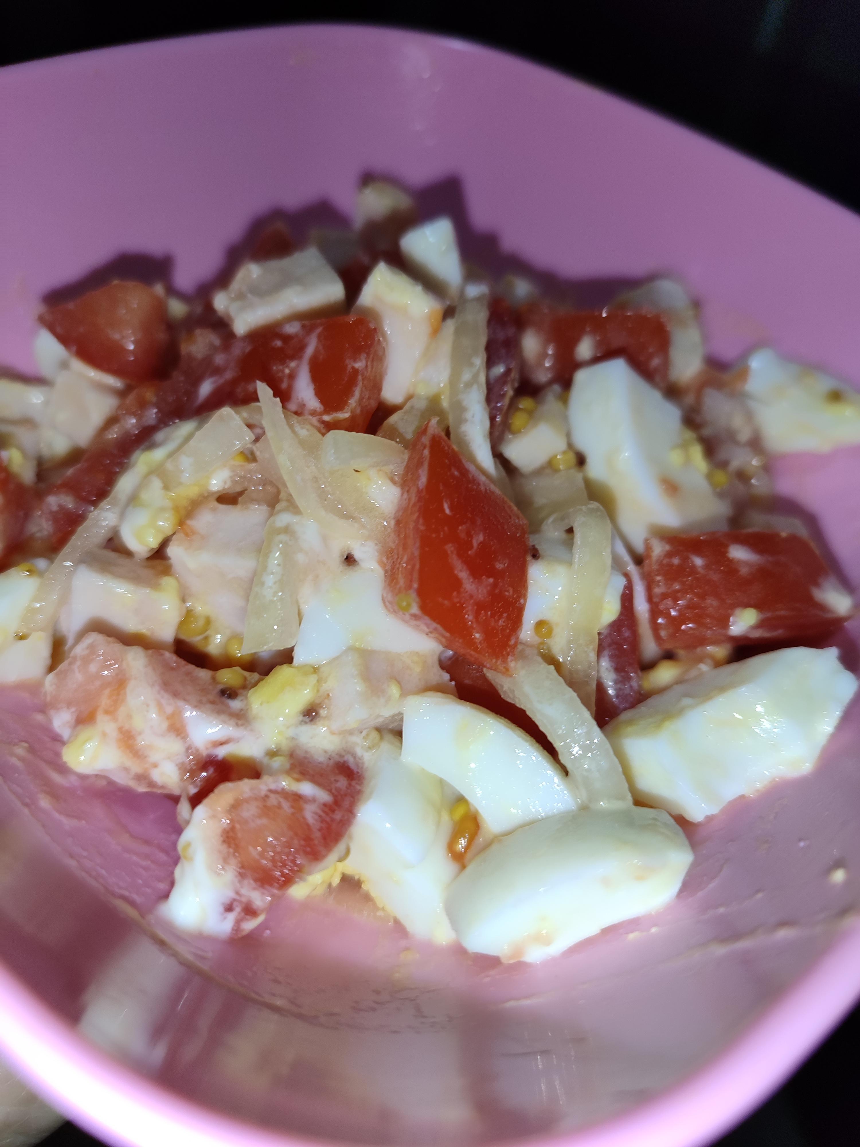 ПХ салат з куркою та помідорами