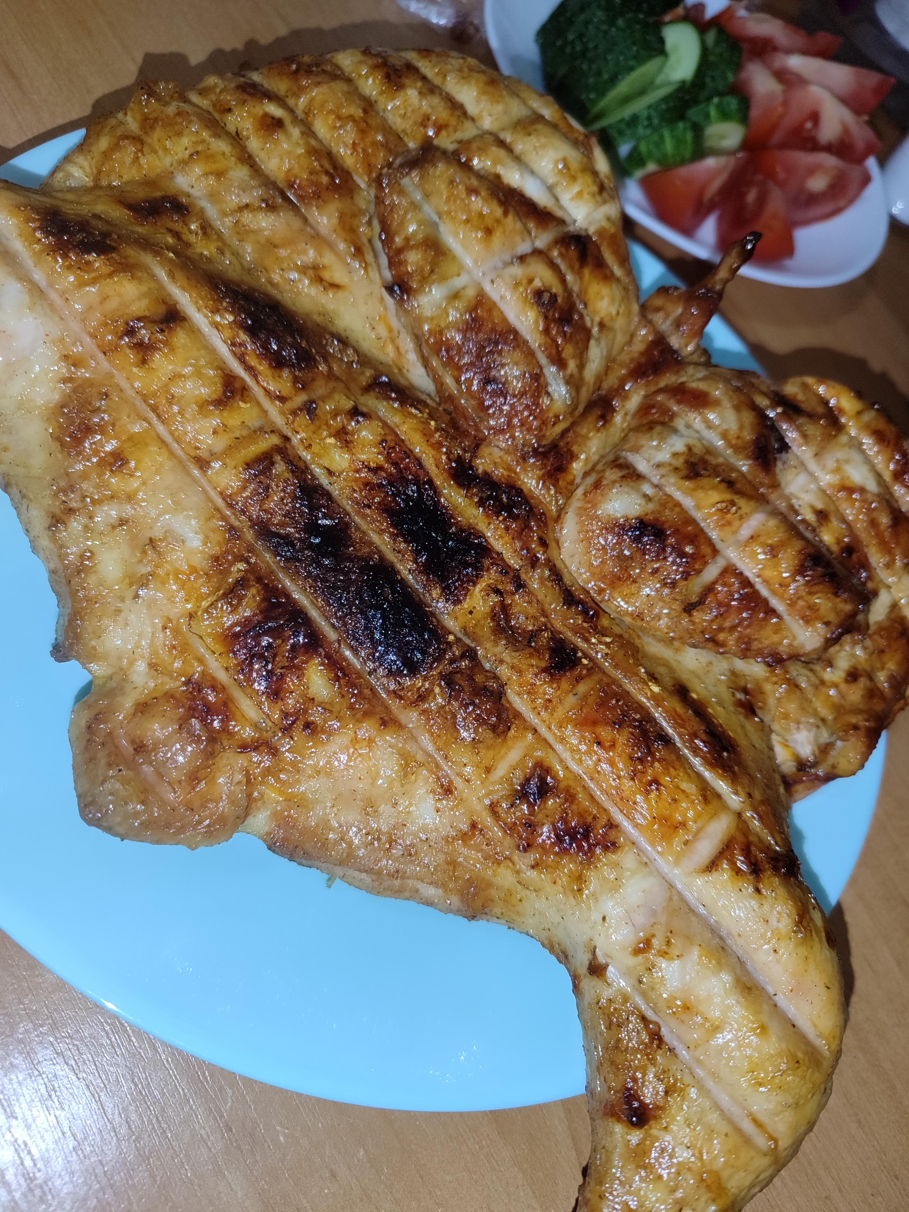 Курка смажена на мангалі