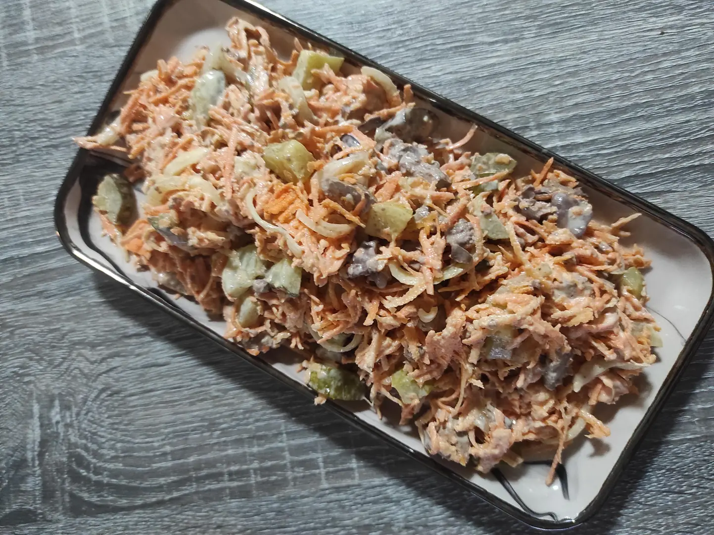 Салат з моркви та курячої печінки
