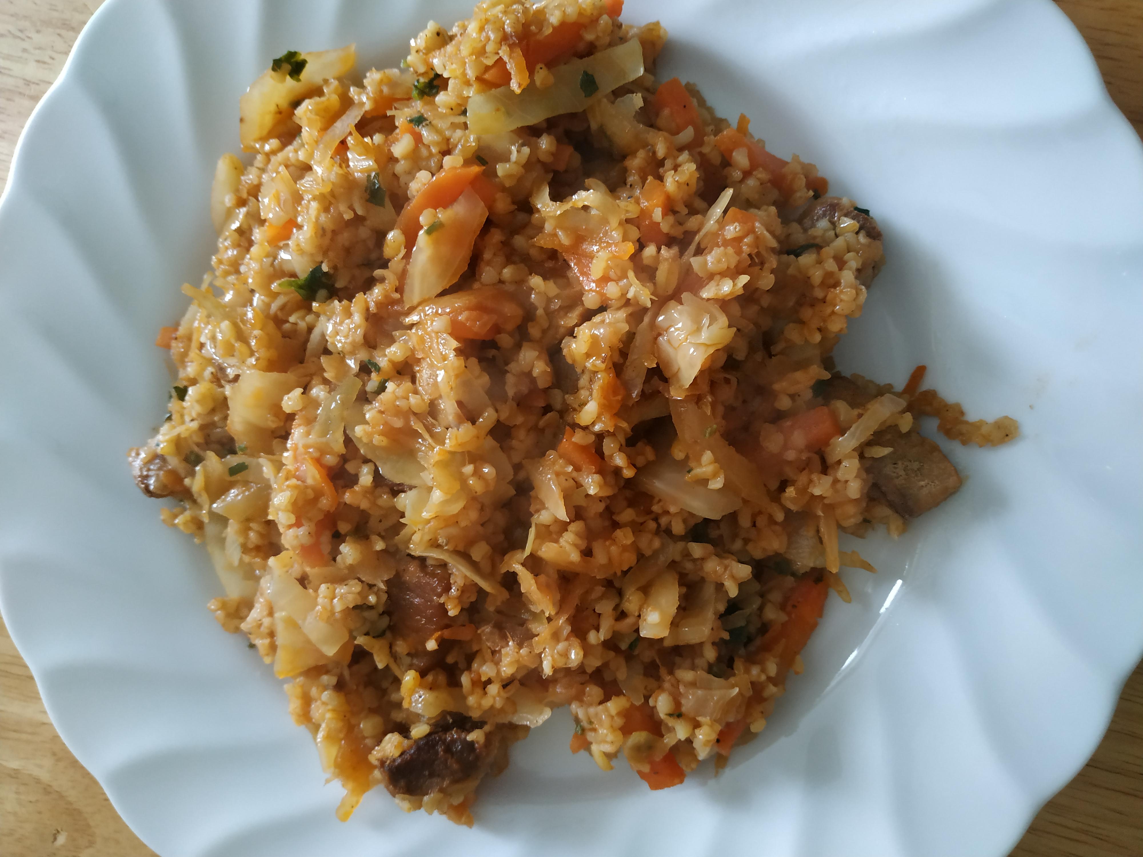 Булгур з м'ясом і капустою