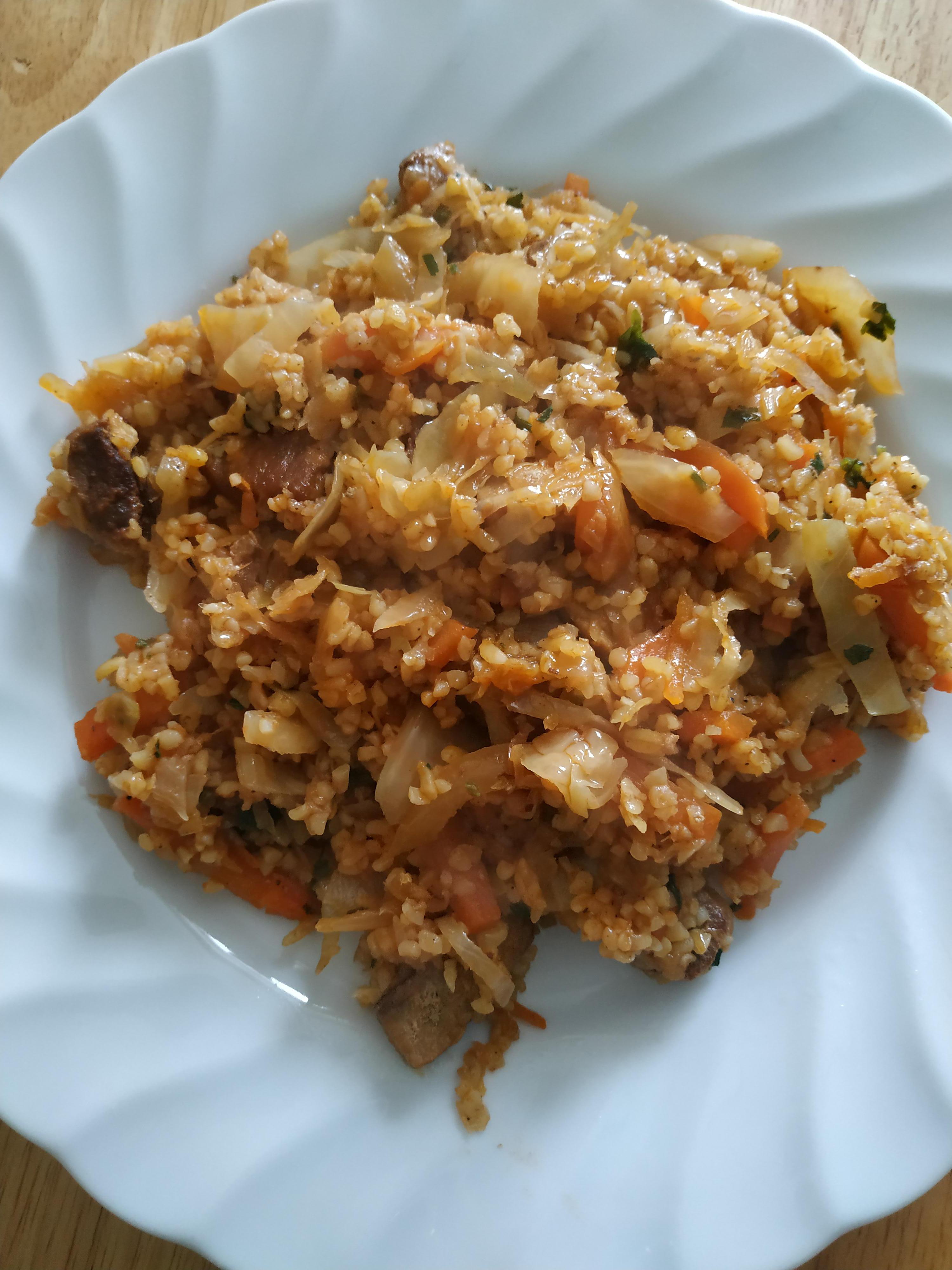 Булгур з м'ясом і капустою