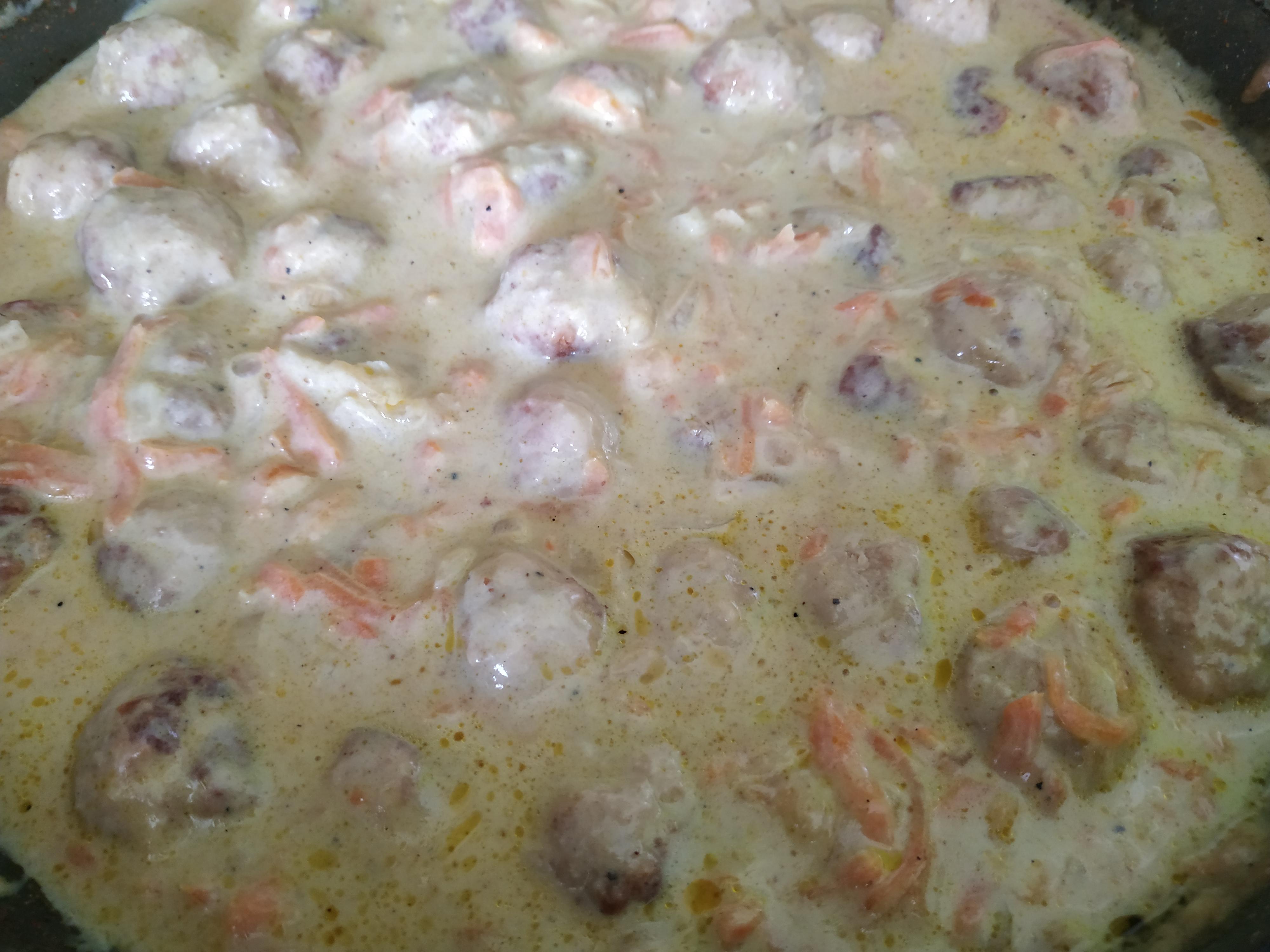 Фрикадельки у вершковому соусі