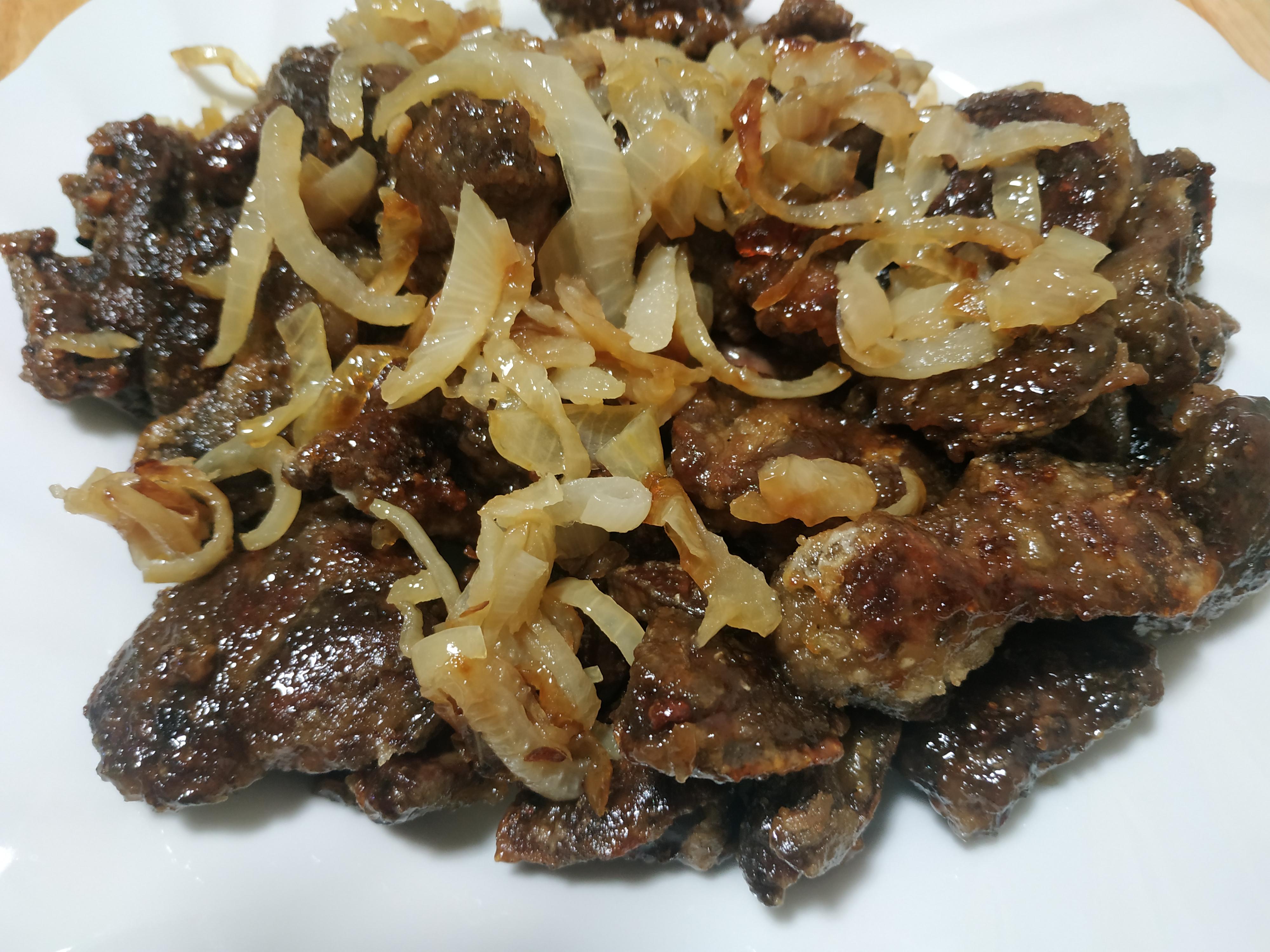 Карамелізована куряча печінка