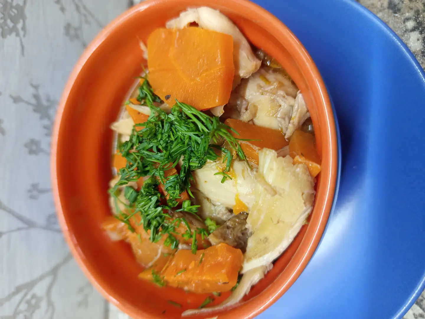 Соковита курка в червоному вині