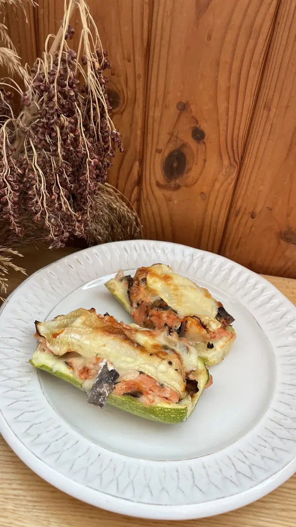 Човники з кабачків з куркою та грибами