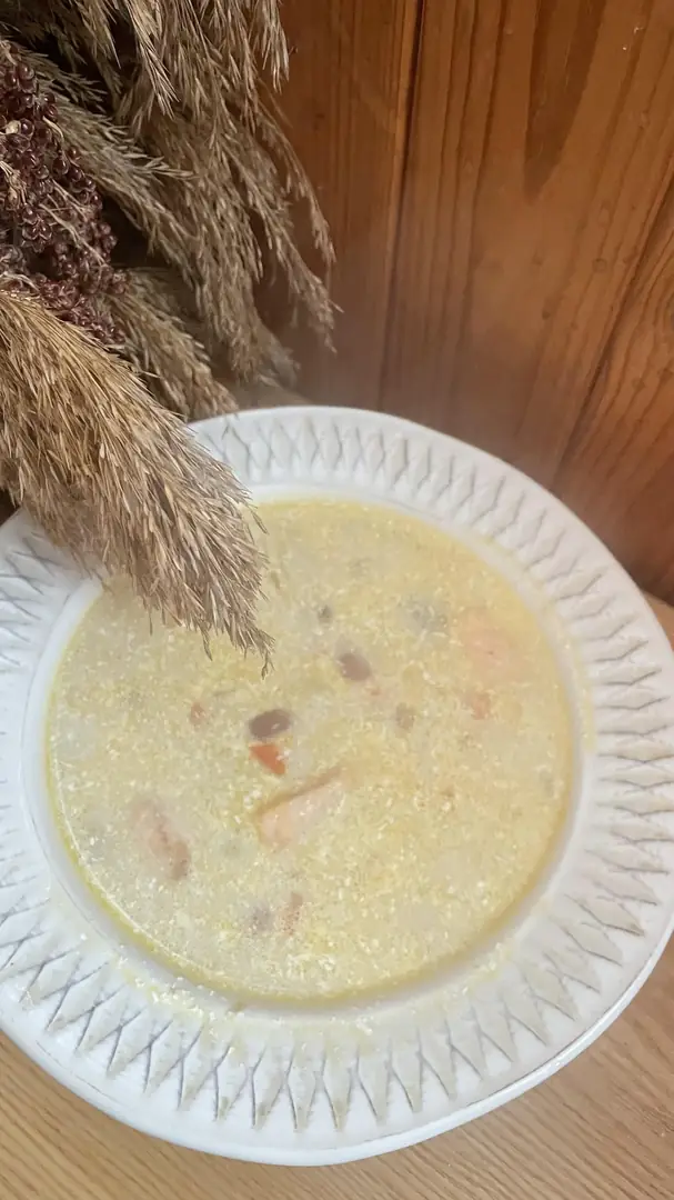 Вершковий суп з лососем