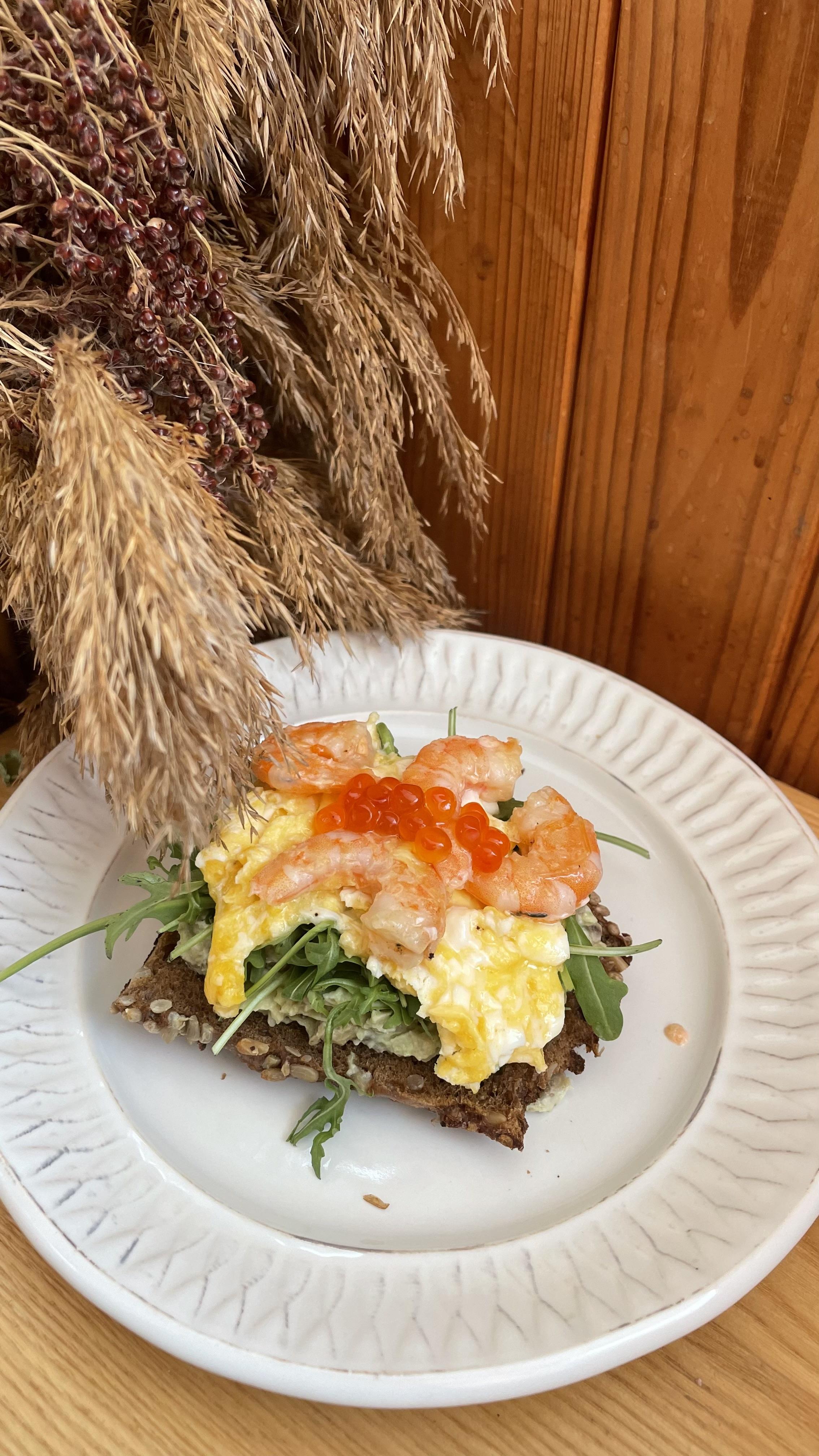 Авокадо тост з креветками