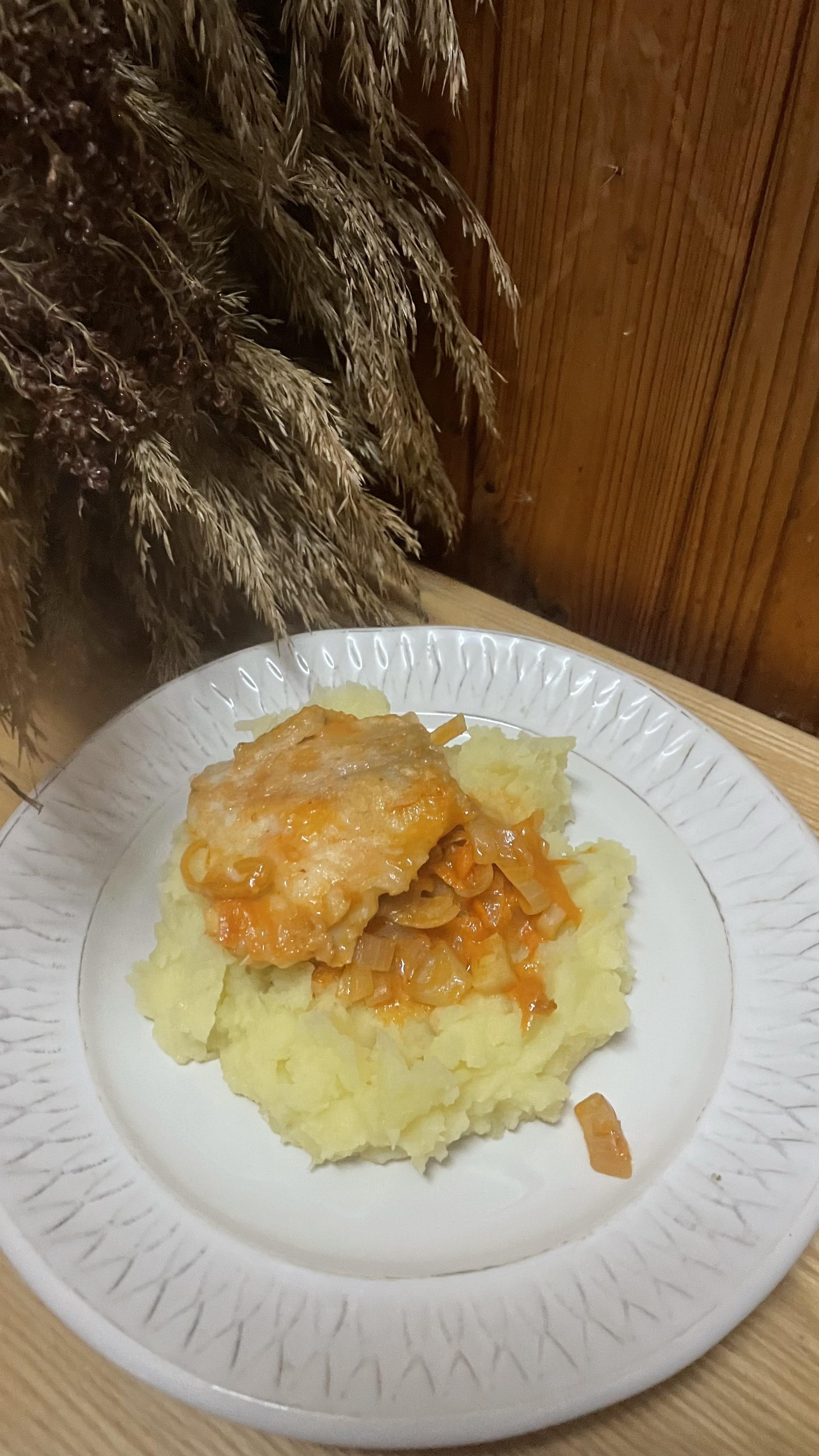 Смажена тілапія в вершково-томатному соусі