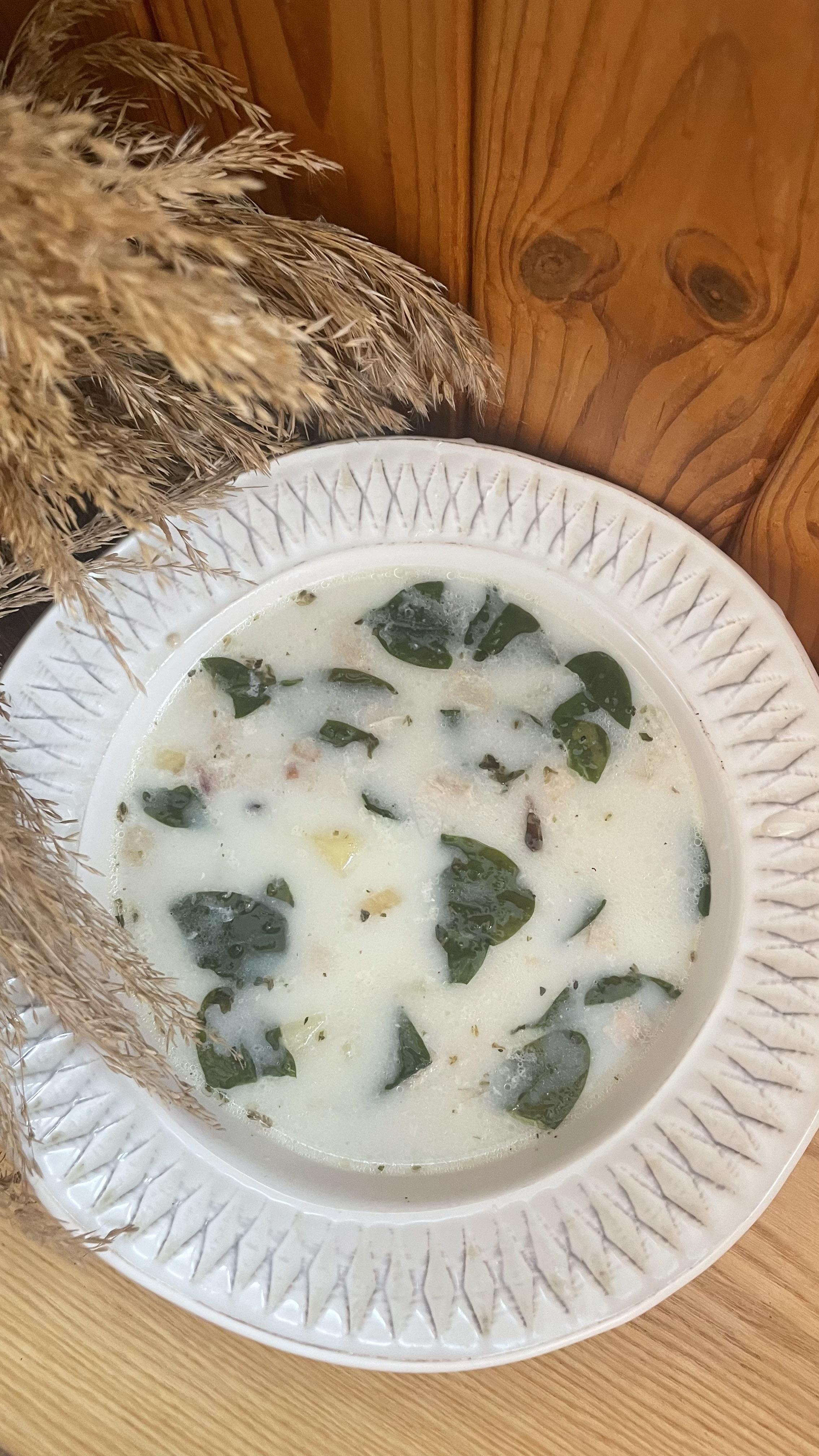 Вершковий суп з куркою та шпинатом