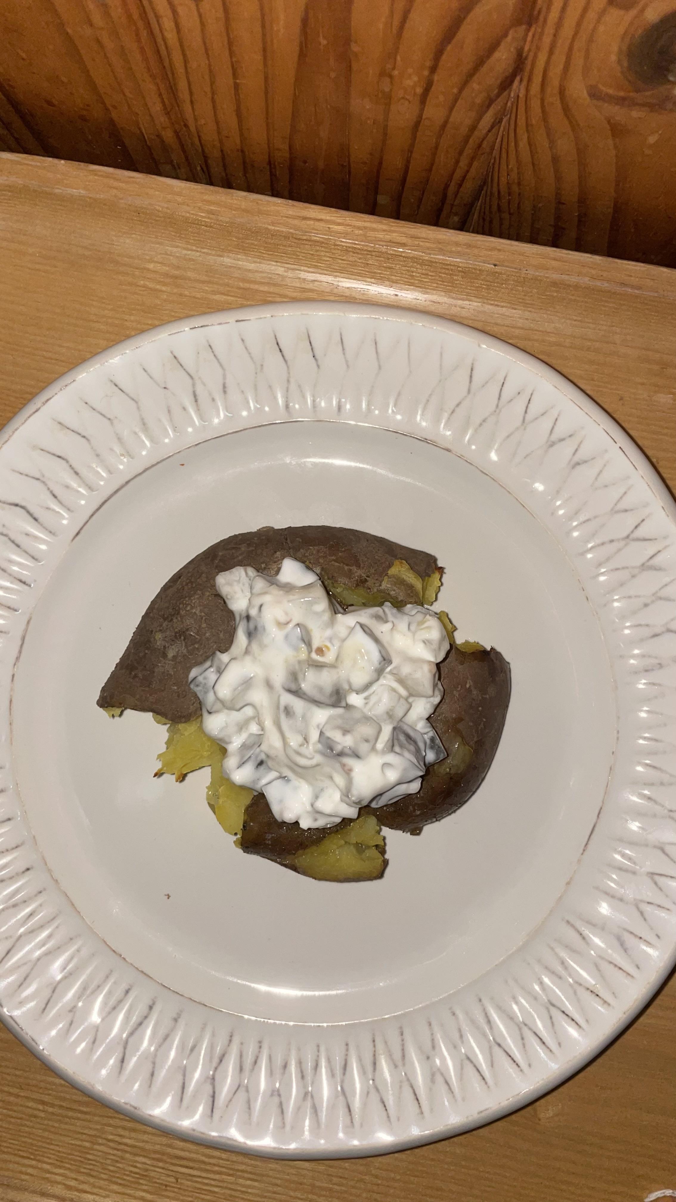 Запечена картопля з соусом