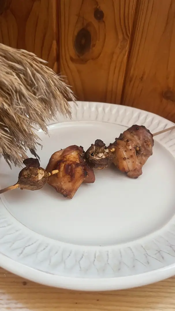 Шашлички з курки та грибами