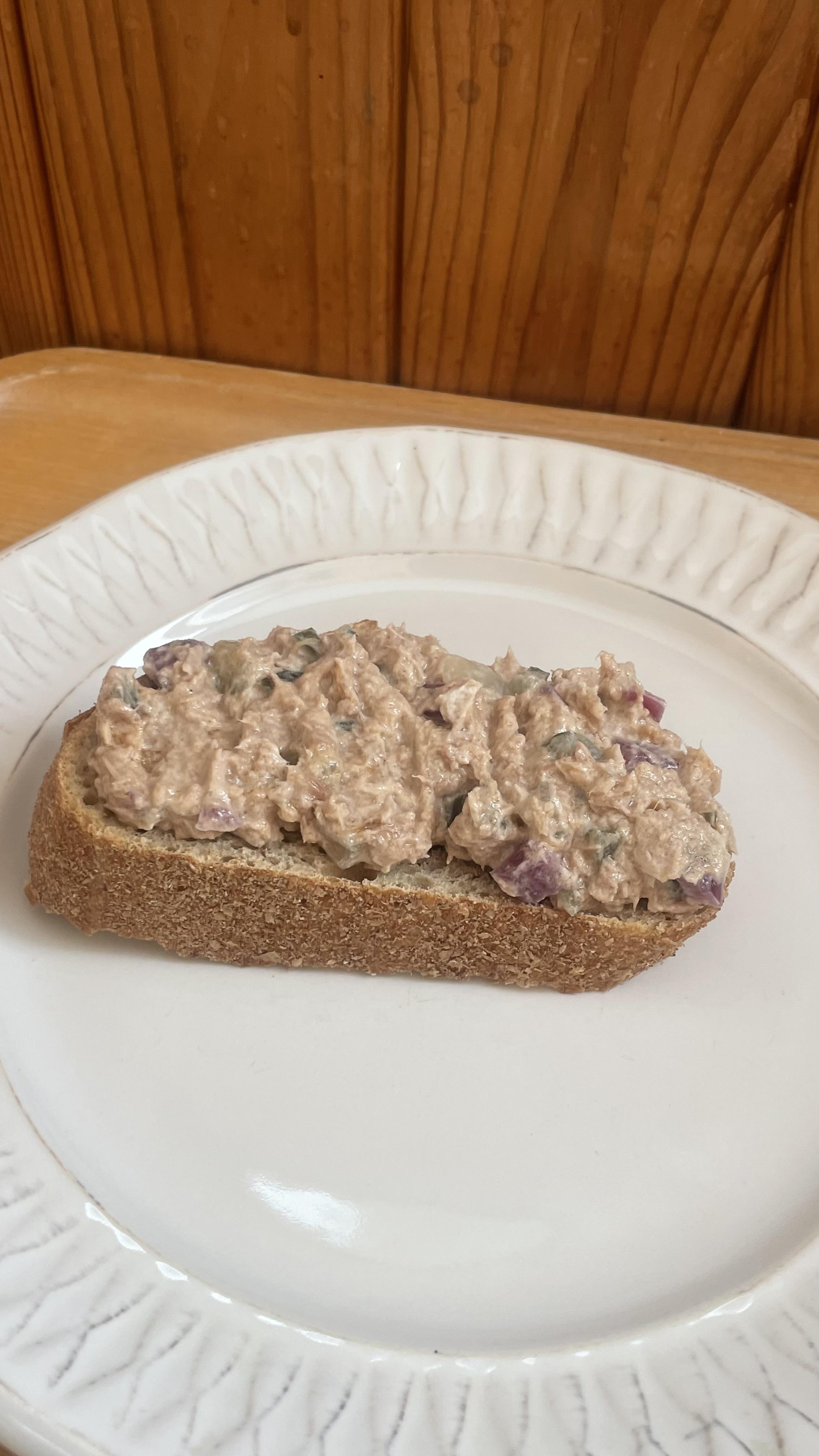 Тост з тунцем