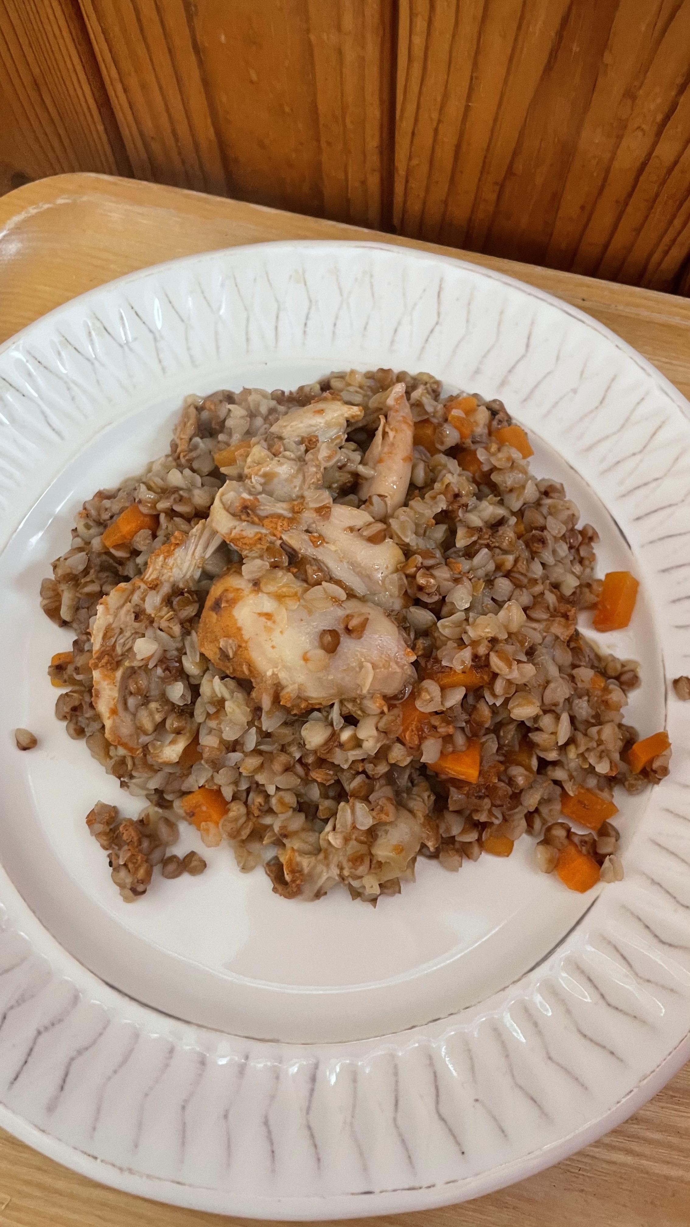 Гречнева каша з тушкованою куркою