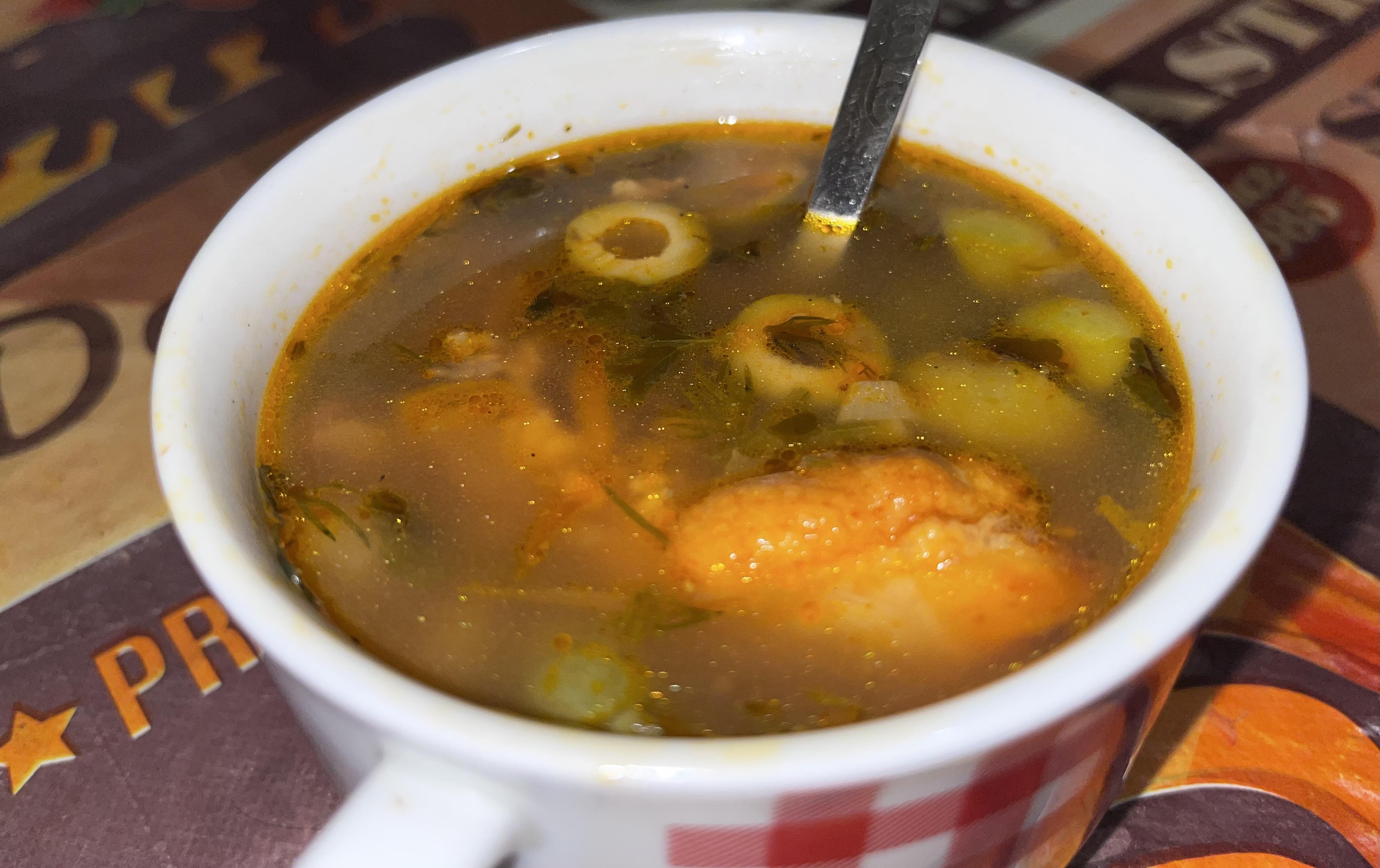 Солянка з копченою куркою