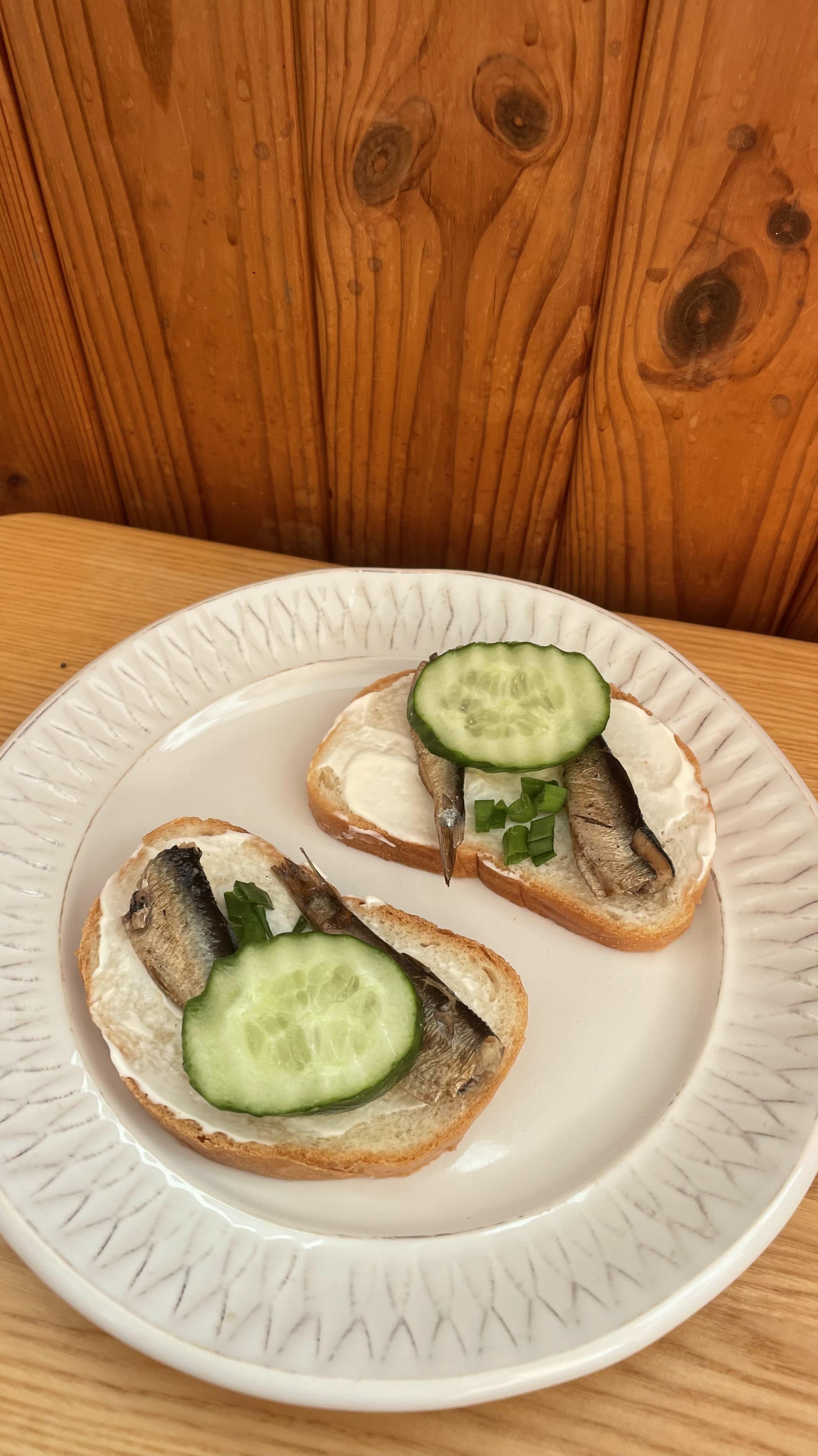 Бутерброди зі шпротами