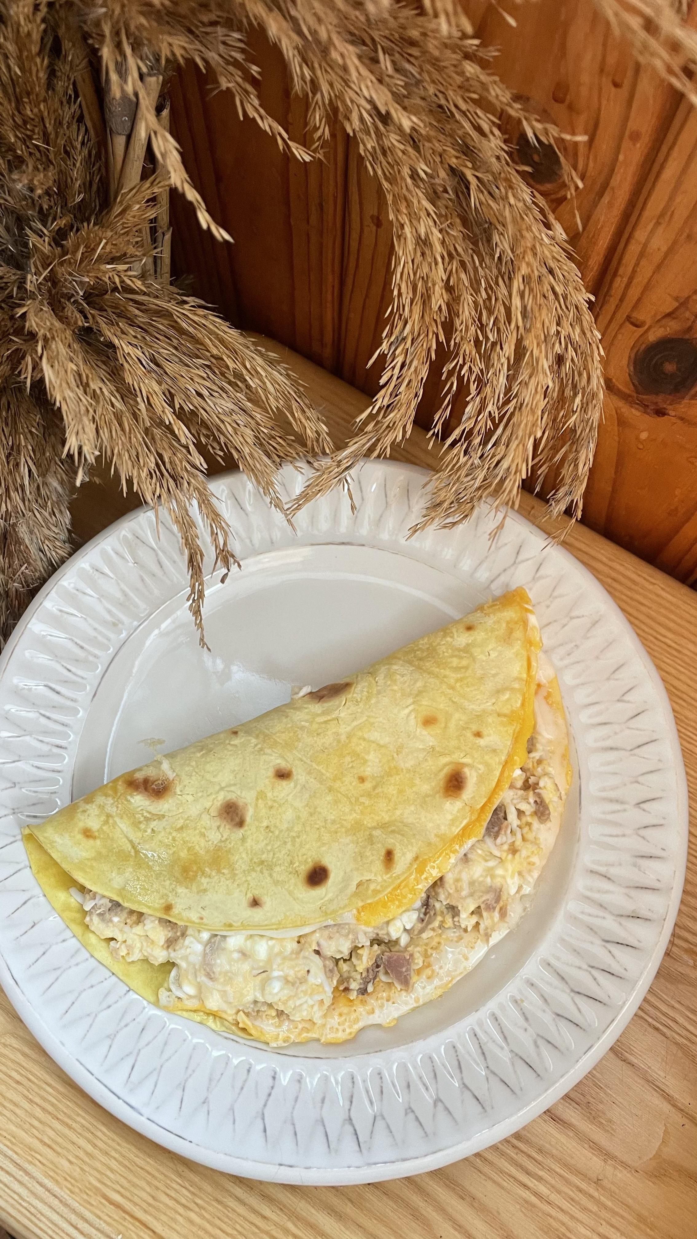 Білковий лаваш з тунцем