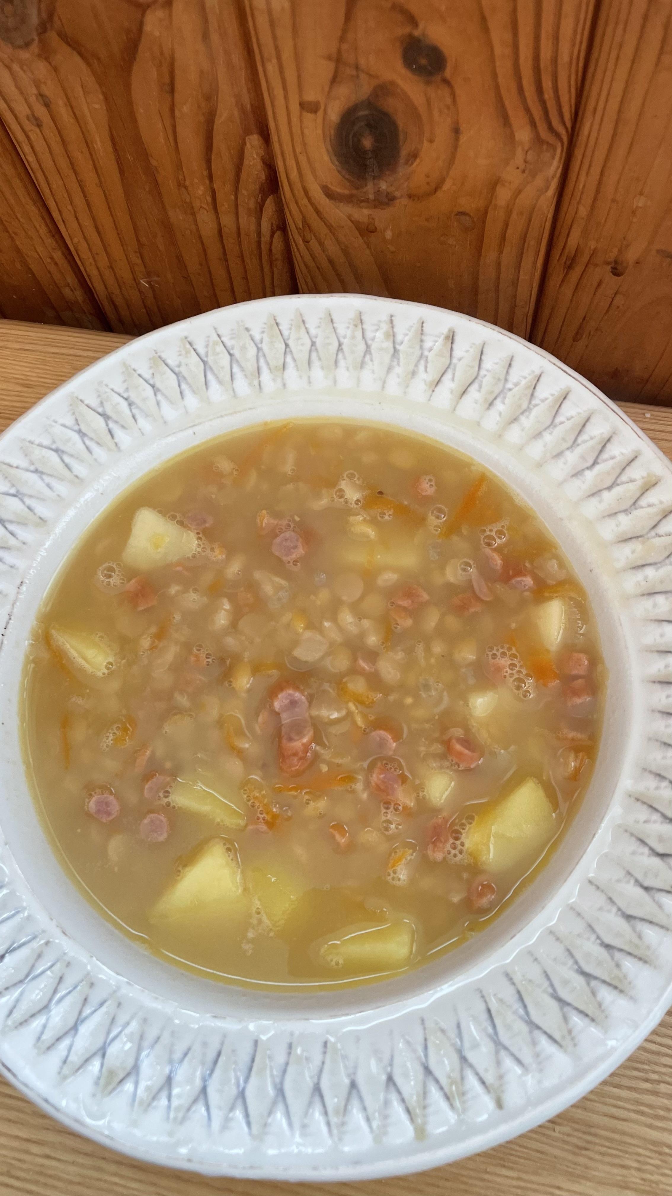 Гороховий суп з кабаносами