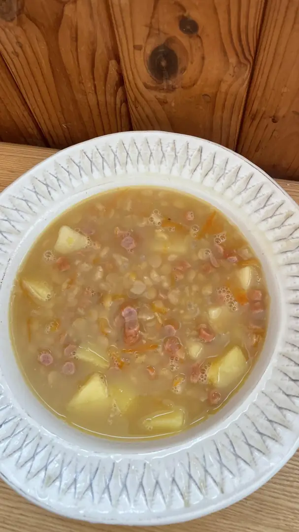 Гороховий суп з кабаносами