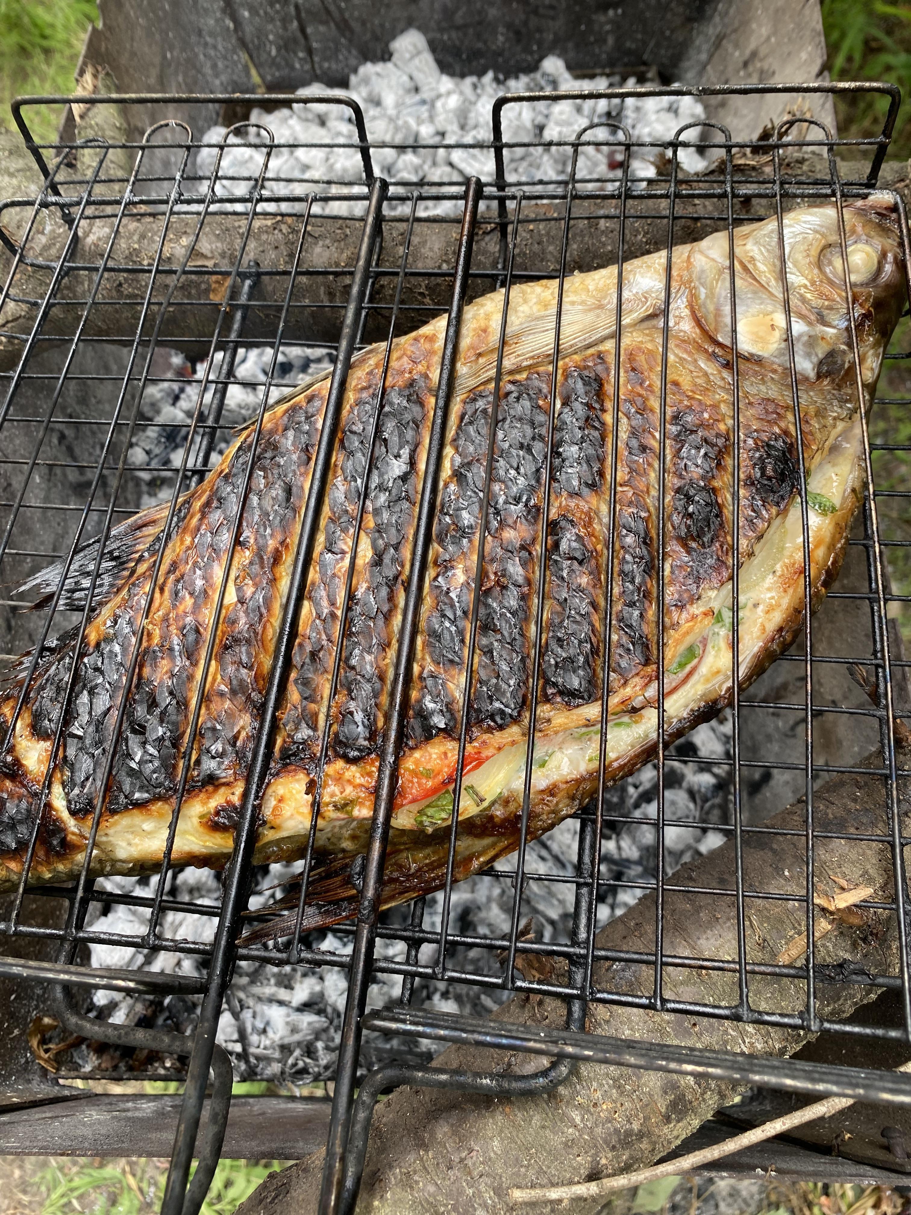Лящ запечений на мангалі