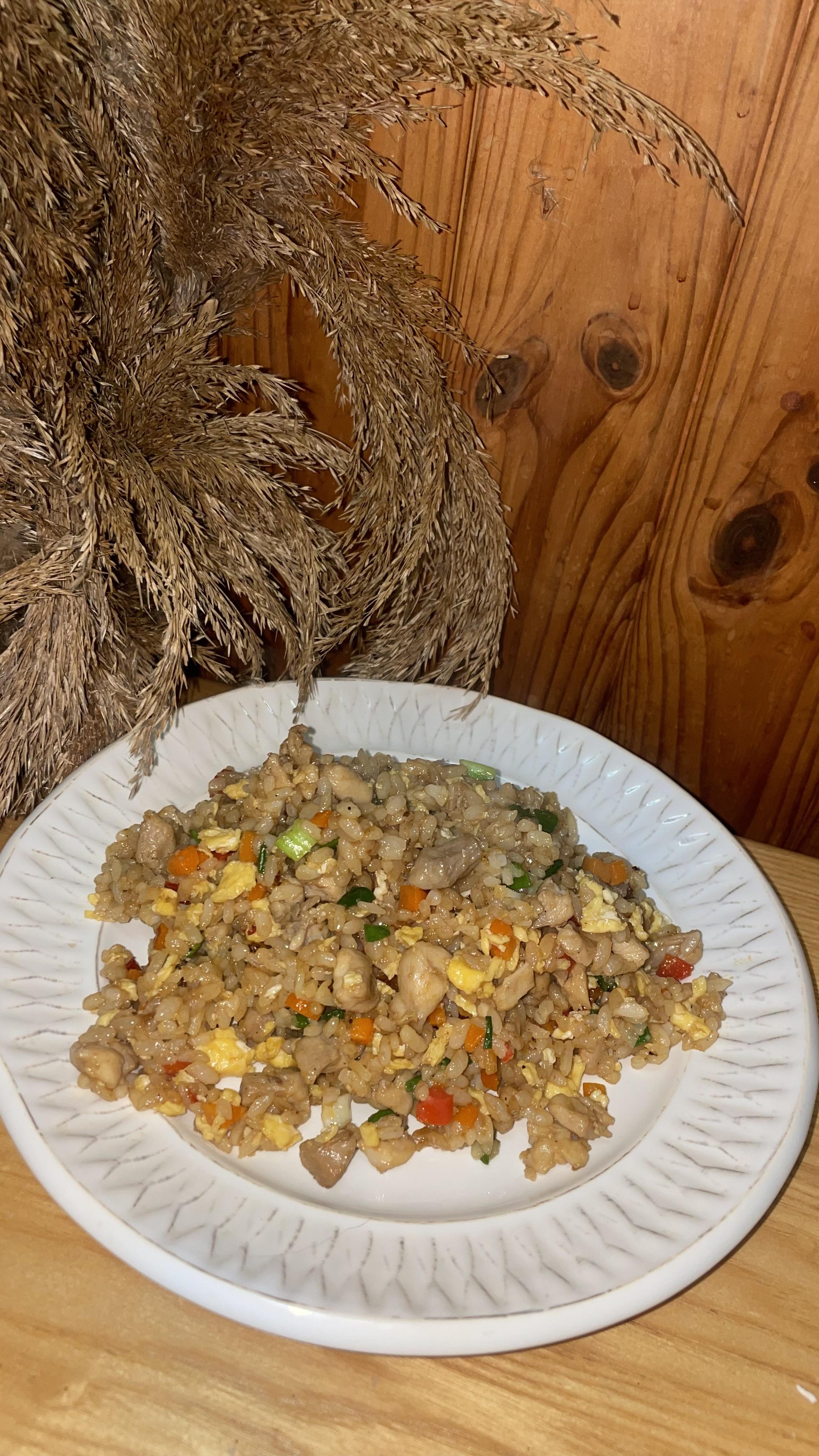 Китайський смажений рис з куркою