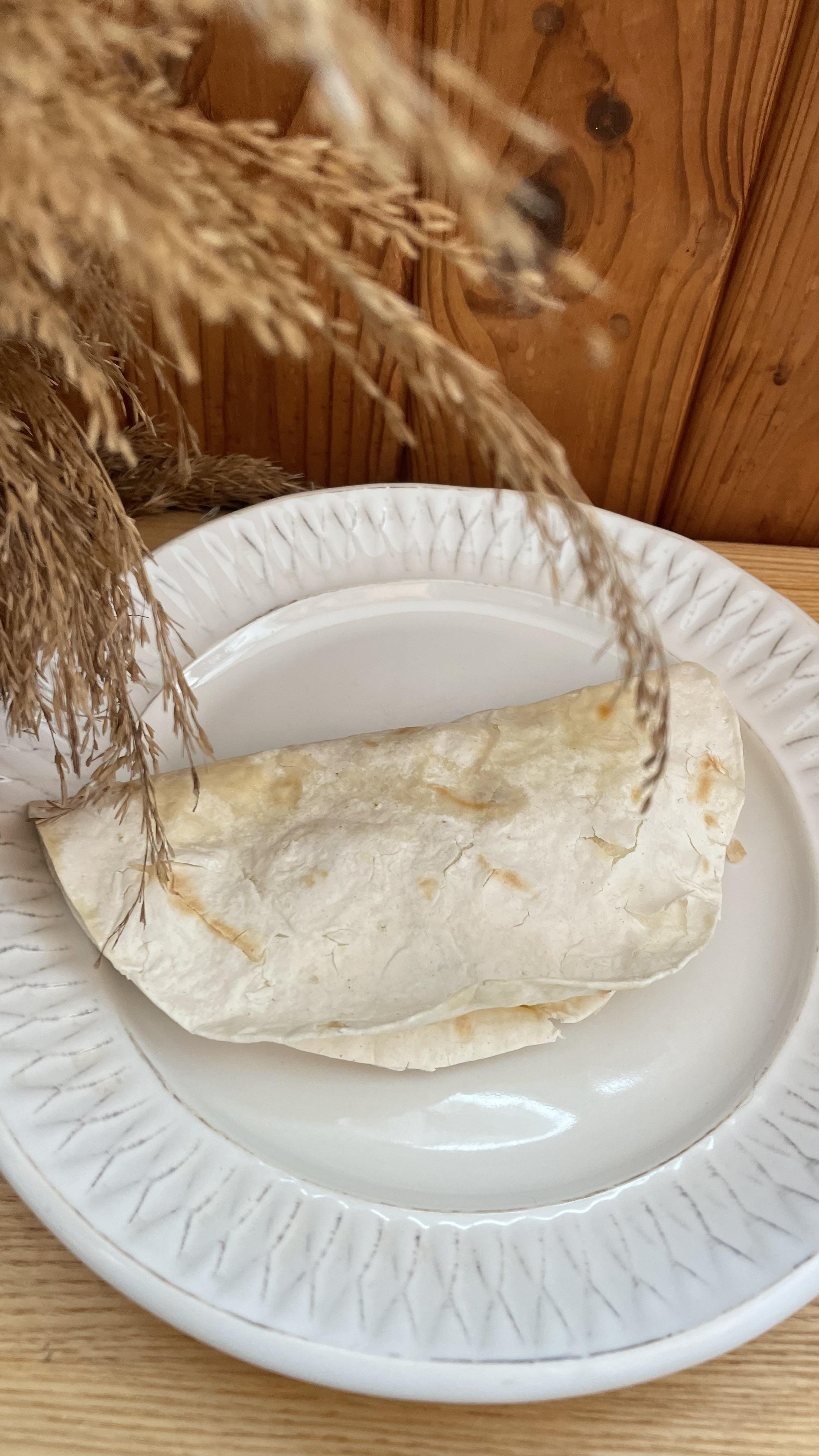 Лаваш з сиром та ковбасою