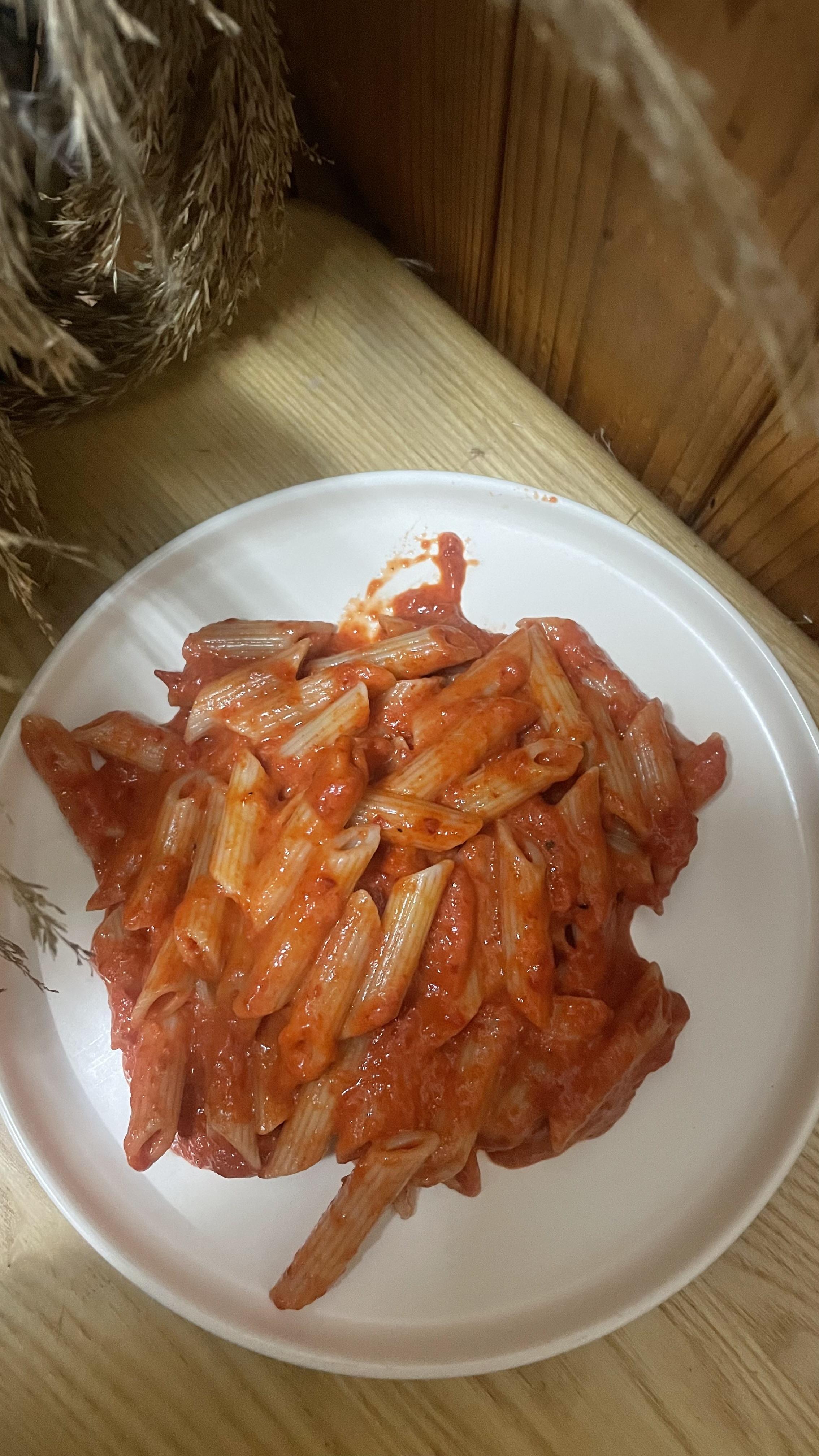 Паста в соусі з печеного солодкого перцю