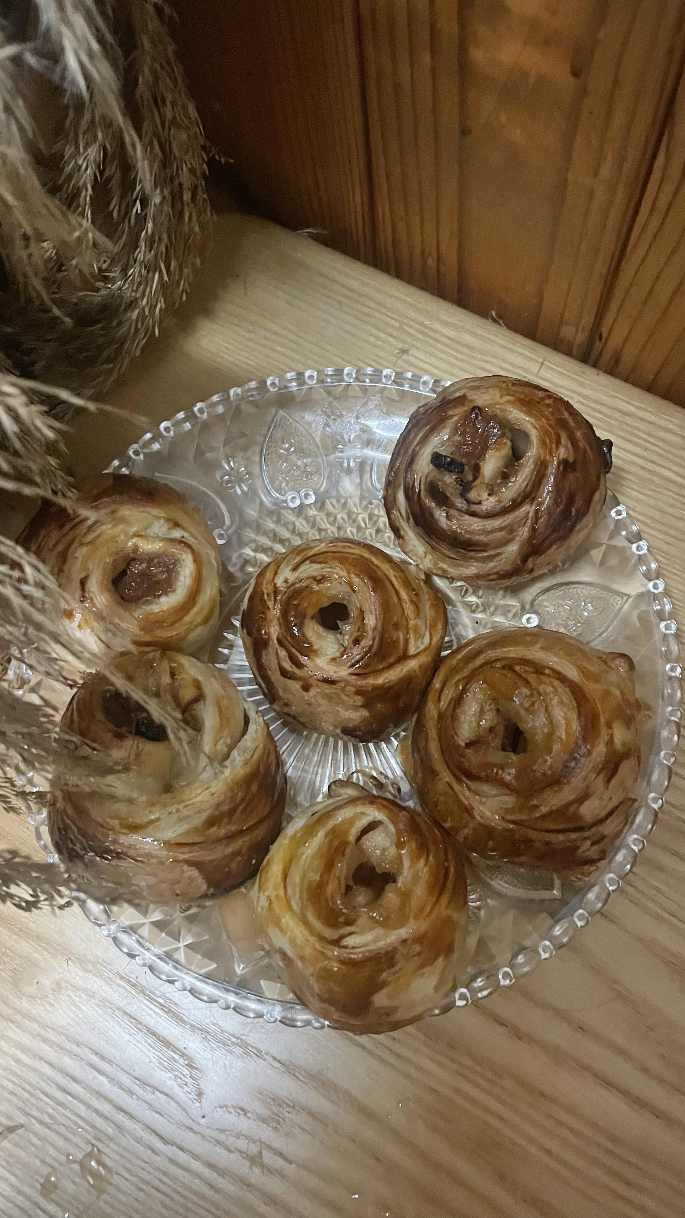 Троянди з яблуками