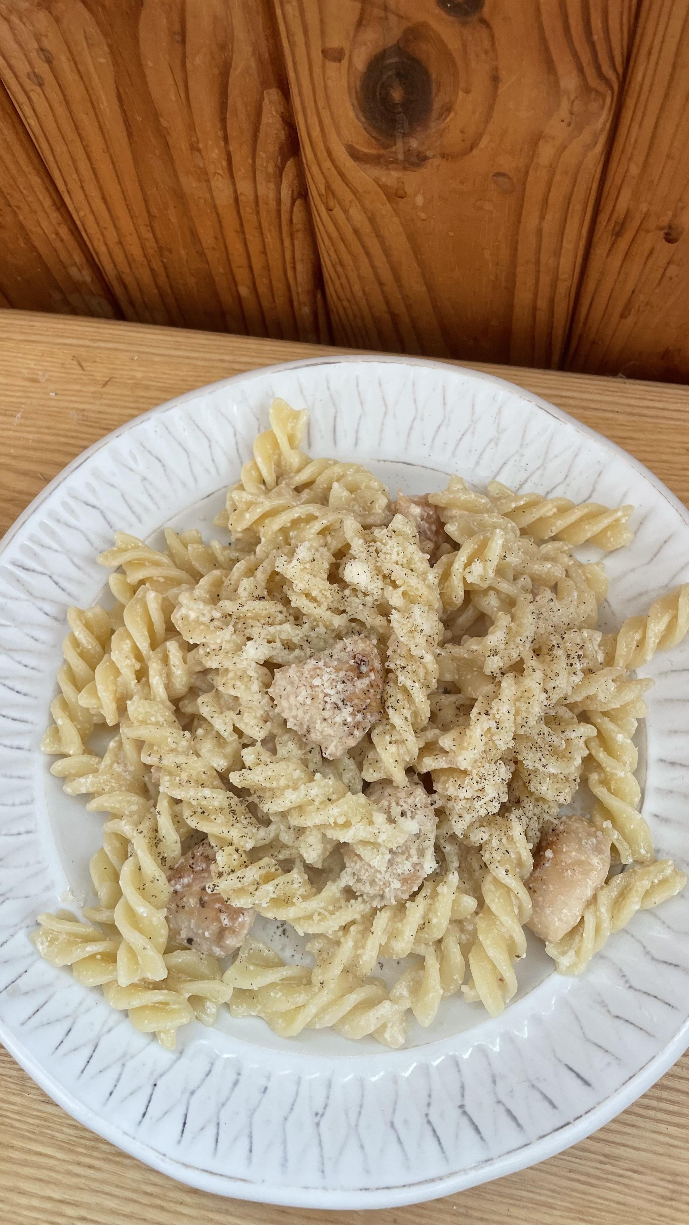 Паста з куркою у  вершковому соусі