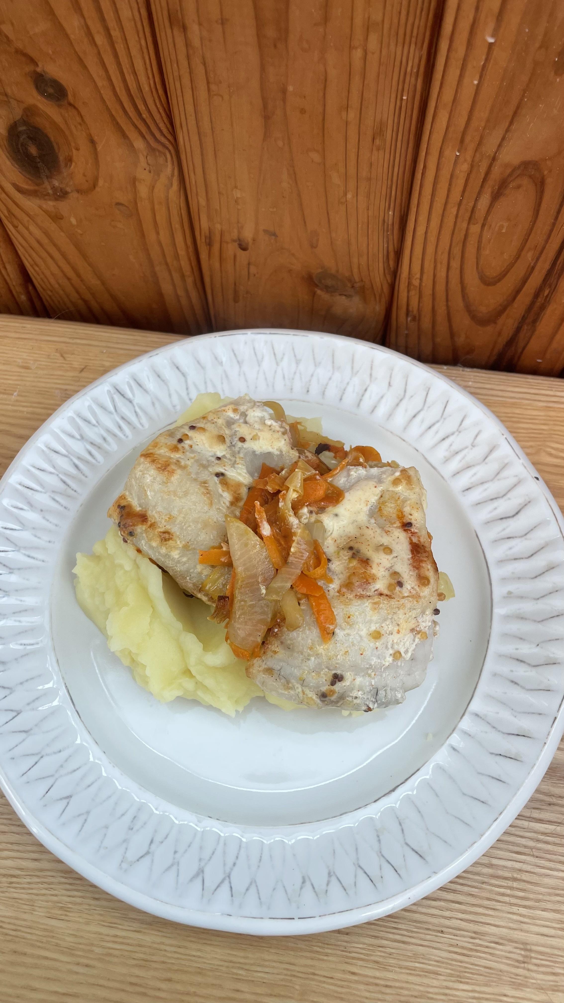 Тілапія на овочевій подушці