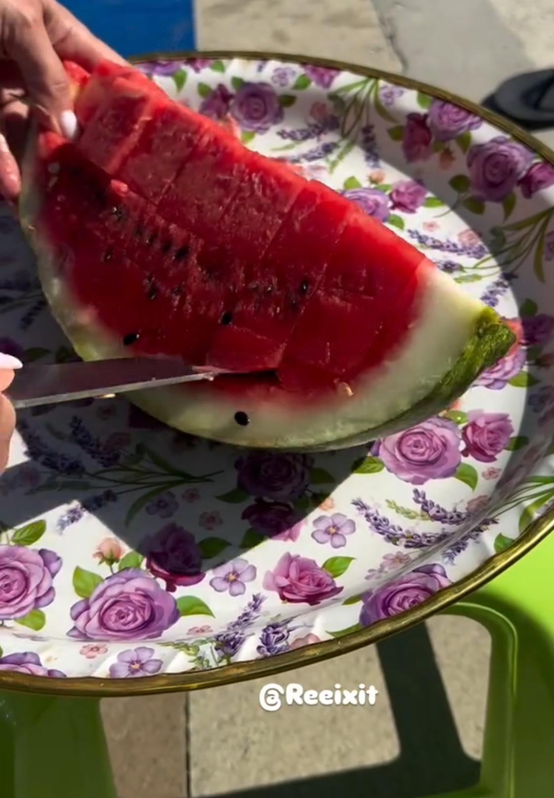 Як швидко нарізати 🍉 на кубики