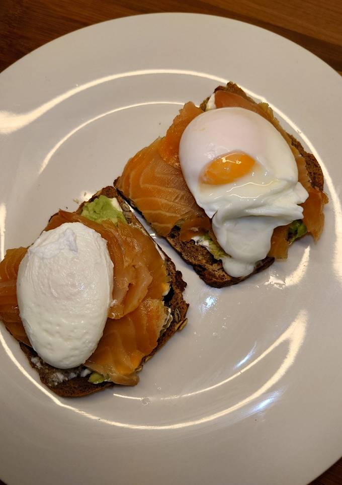 Авокадо 🥑 тост з лососем і яйцем пашот