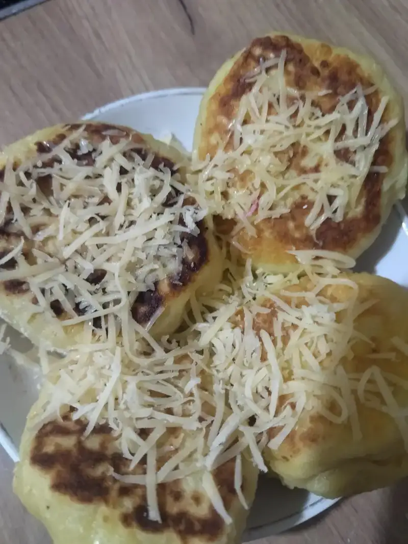 Картопляні зрази з сиром