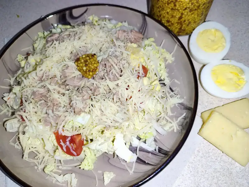 ПХ салат з тунцем