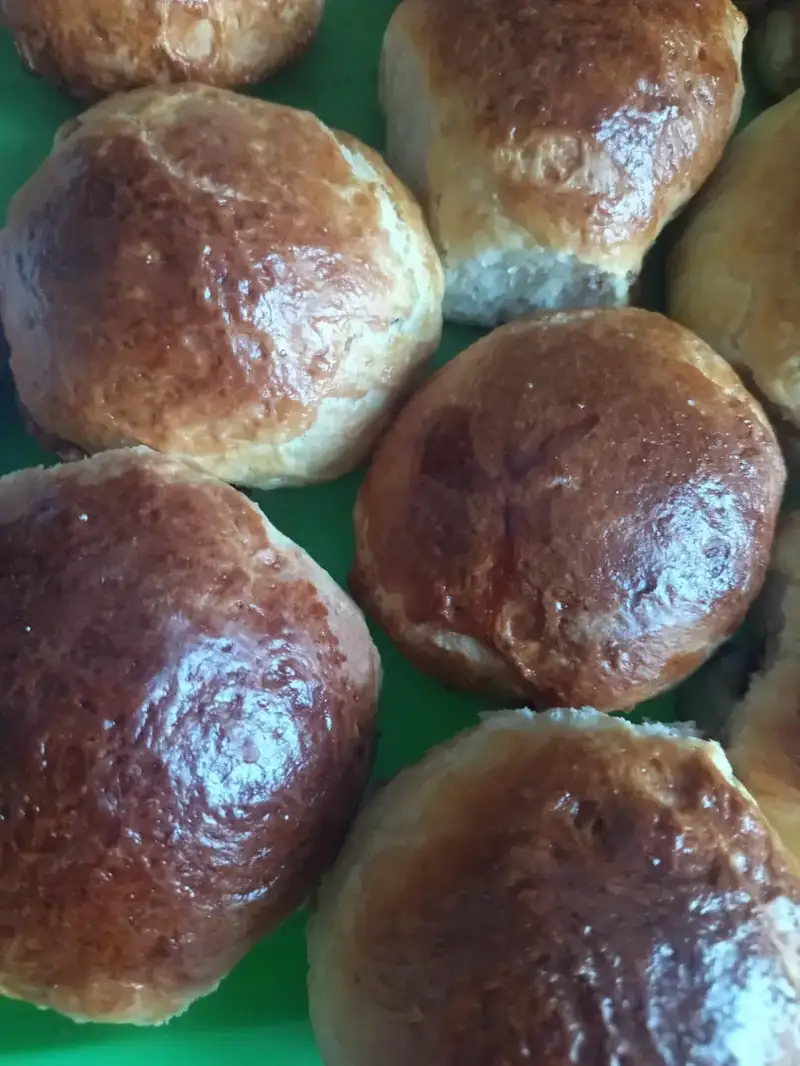 Булочки з вишнею