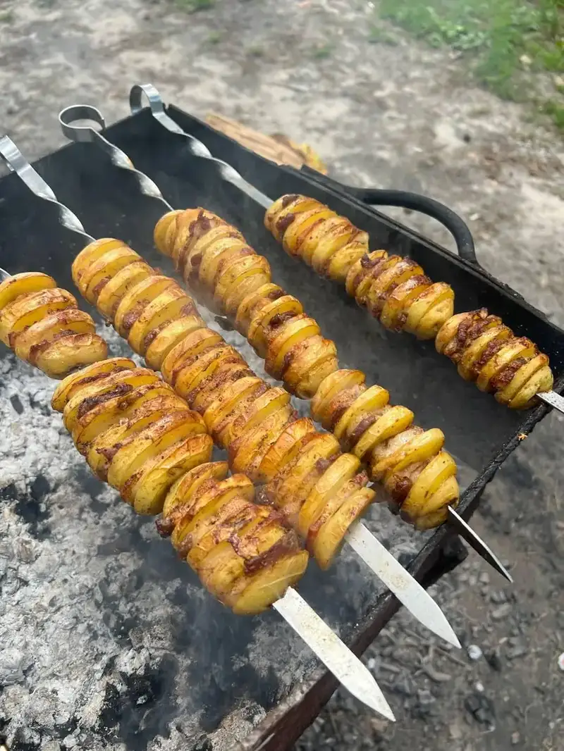 Картопля на мангалі