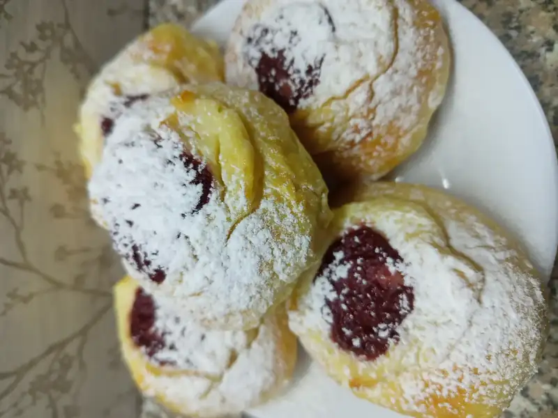 Ватрушки з полуницею