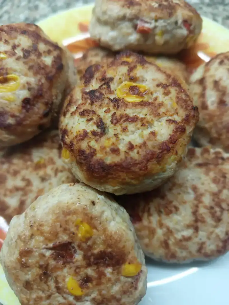 Курячі котлети з овочами