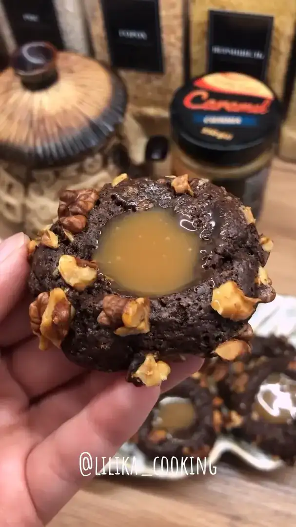 Шоколадне печиво з горішками та карамеллю😋