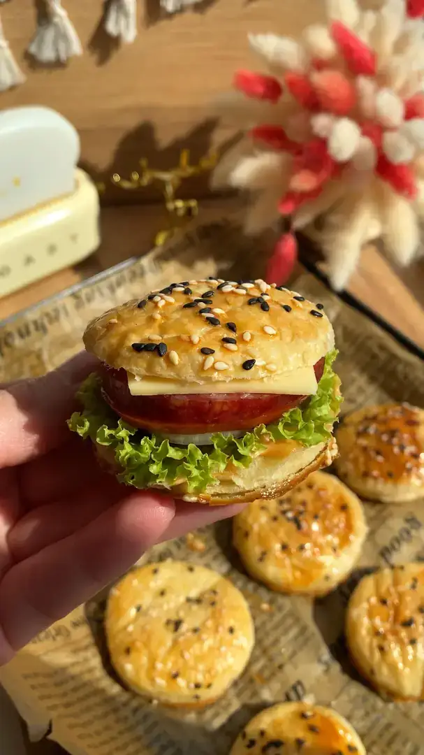 Міні «бургери» з ковбасою😋
