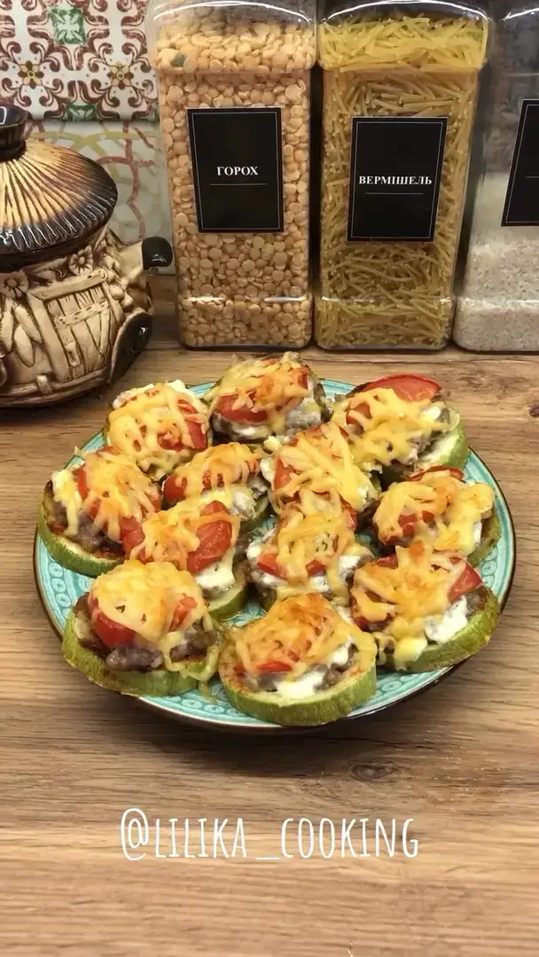 Закуска з кабачками та фаршем😋