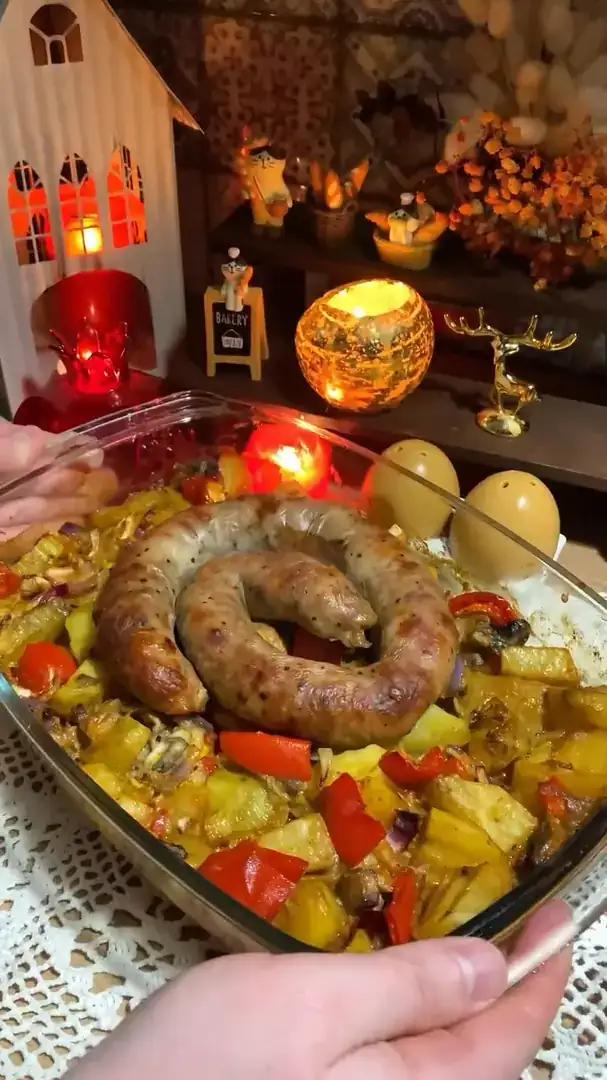 Запечена ковбаса «По-домашньому» з картоплею та овочами🤤
