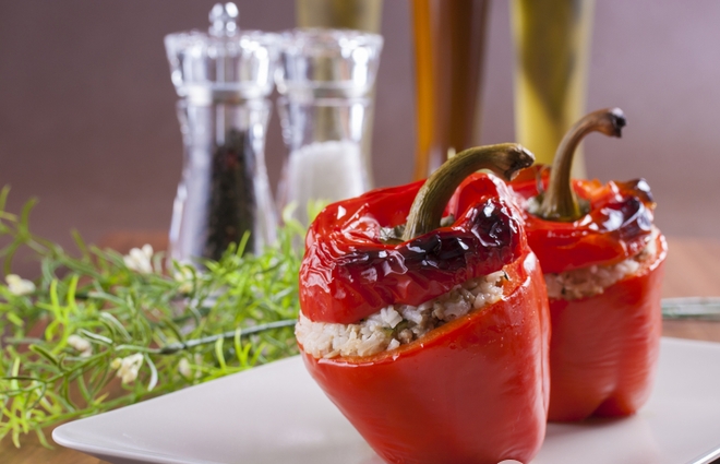 фарширований перець з овочами , грибами і брюссельською капустою