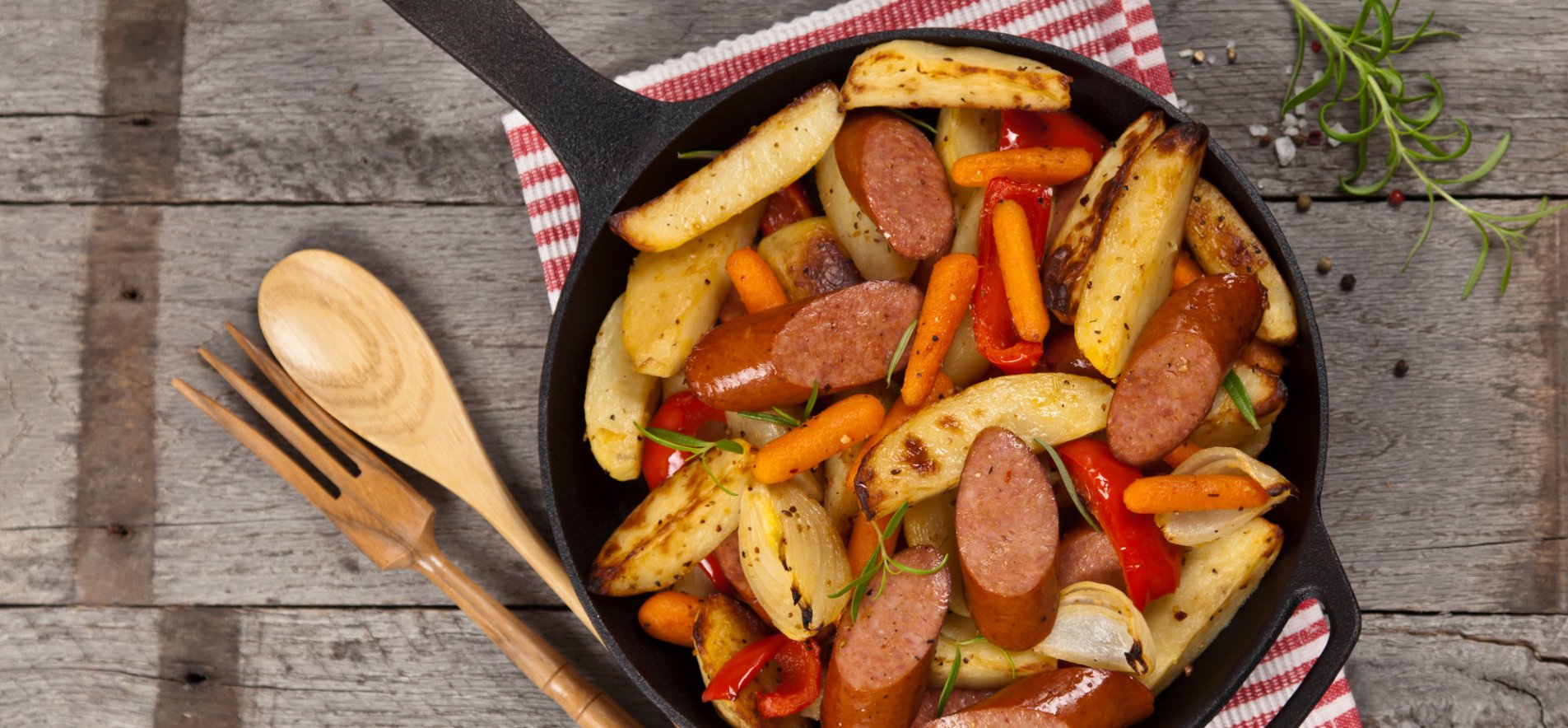 Смажена картопля з ковбасками по-італійськи