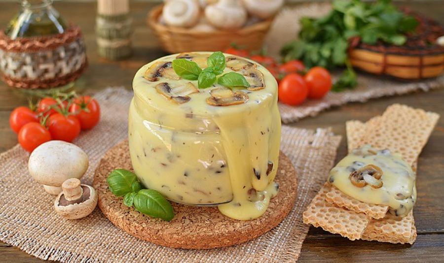 домашній плавлений сир з печерицями