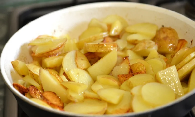 картопля, запечена в топленому маслі