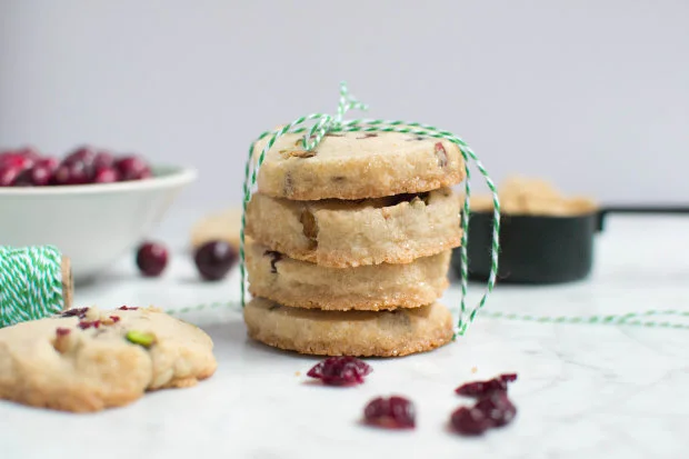 рецепт незабутнього фісташкового печива з журавлиною