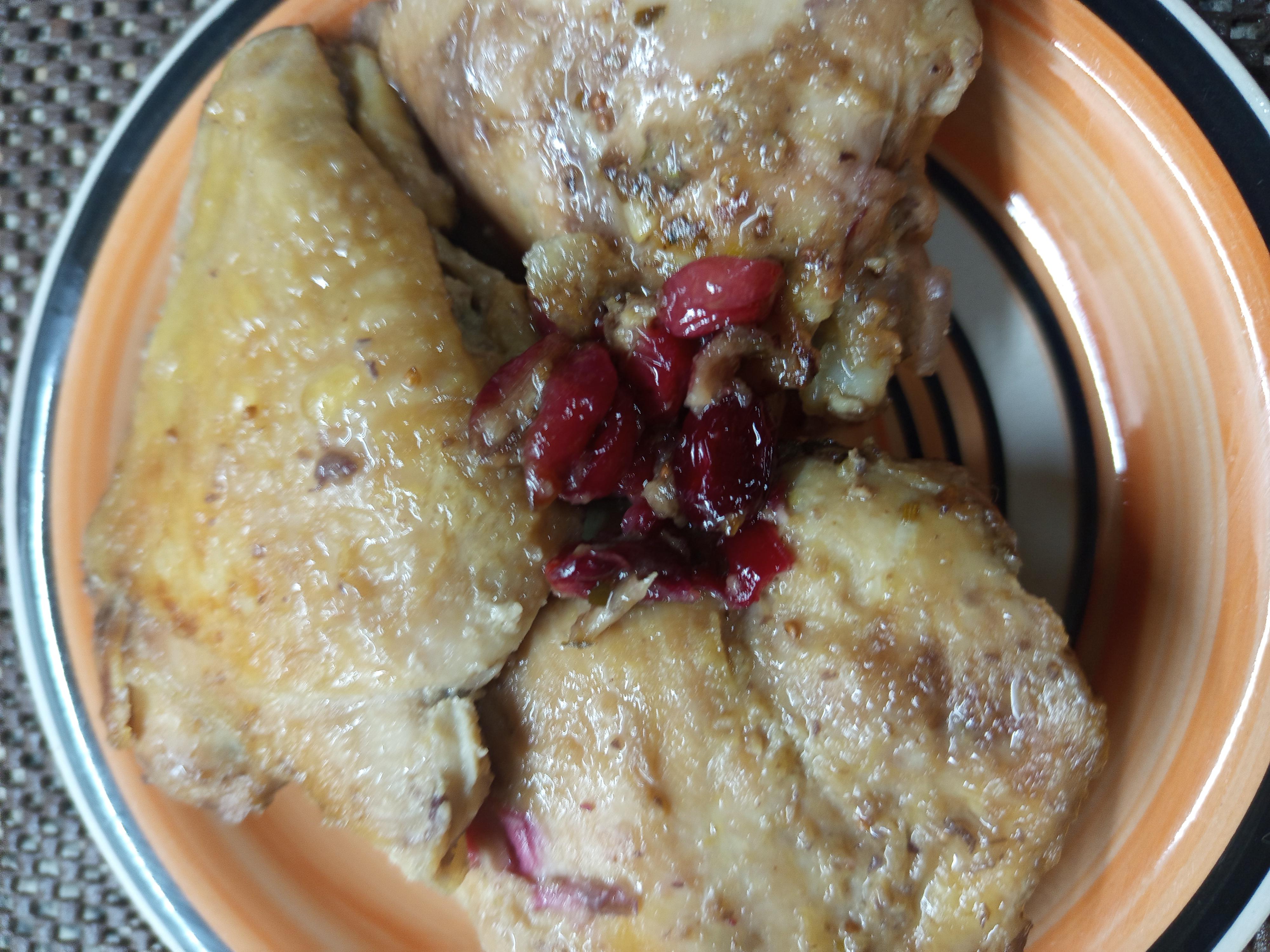 Курячі стегна, запечені у соусі з журавлини та апельсина